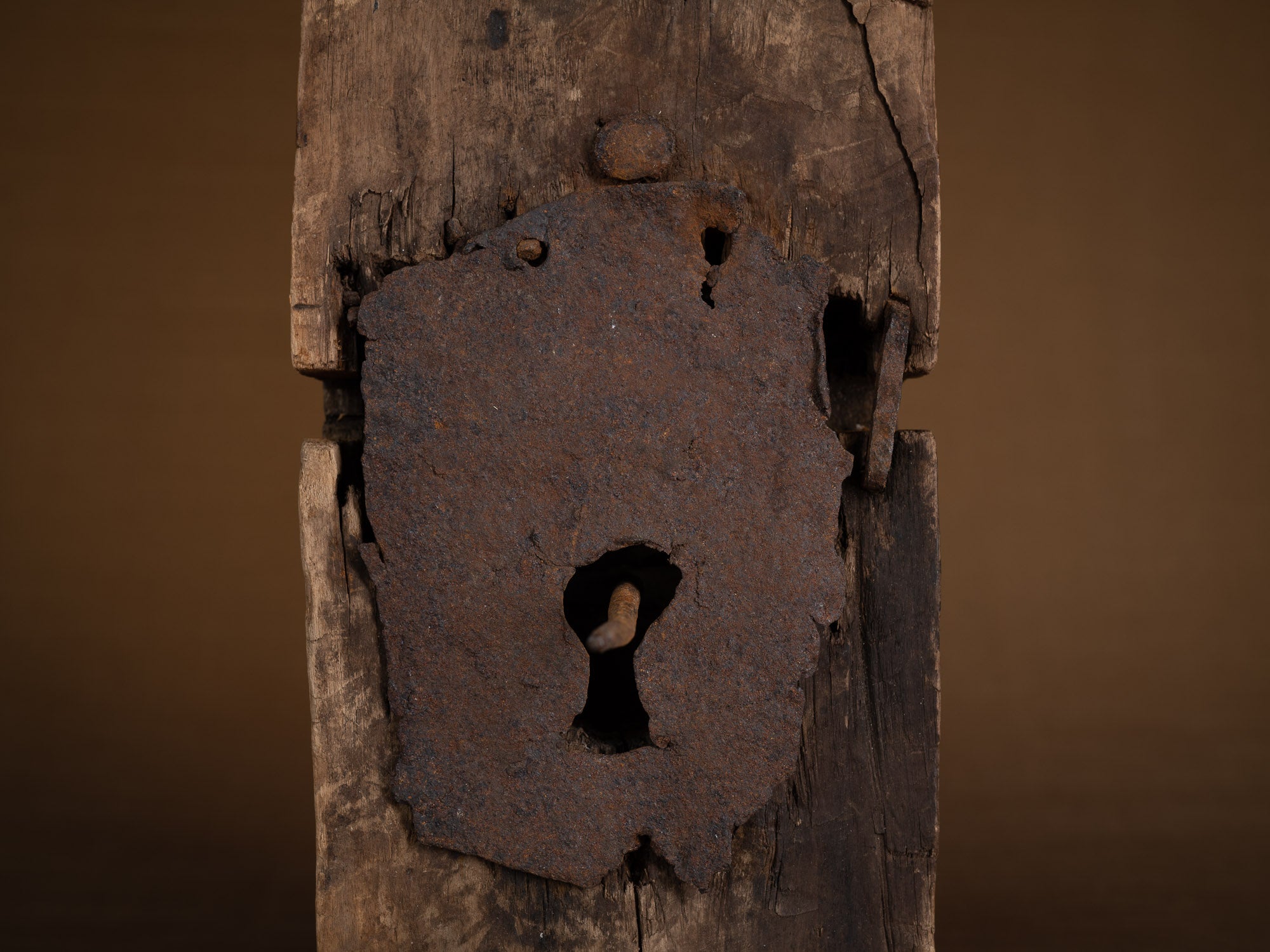 Rare serrure ancienne, art paysan, Suède (XVIIIe siècle)..Rare old lock, peasant art, Sweden (18th century)