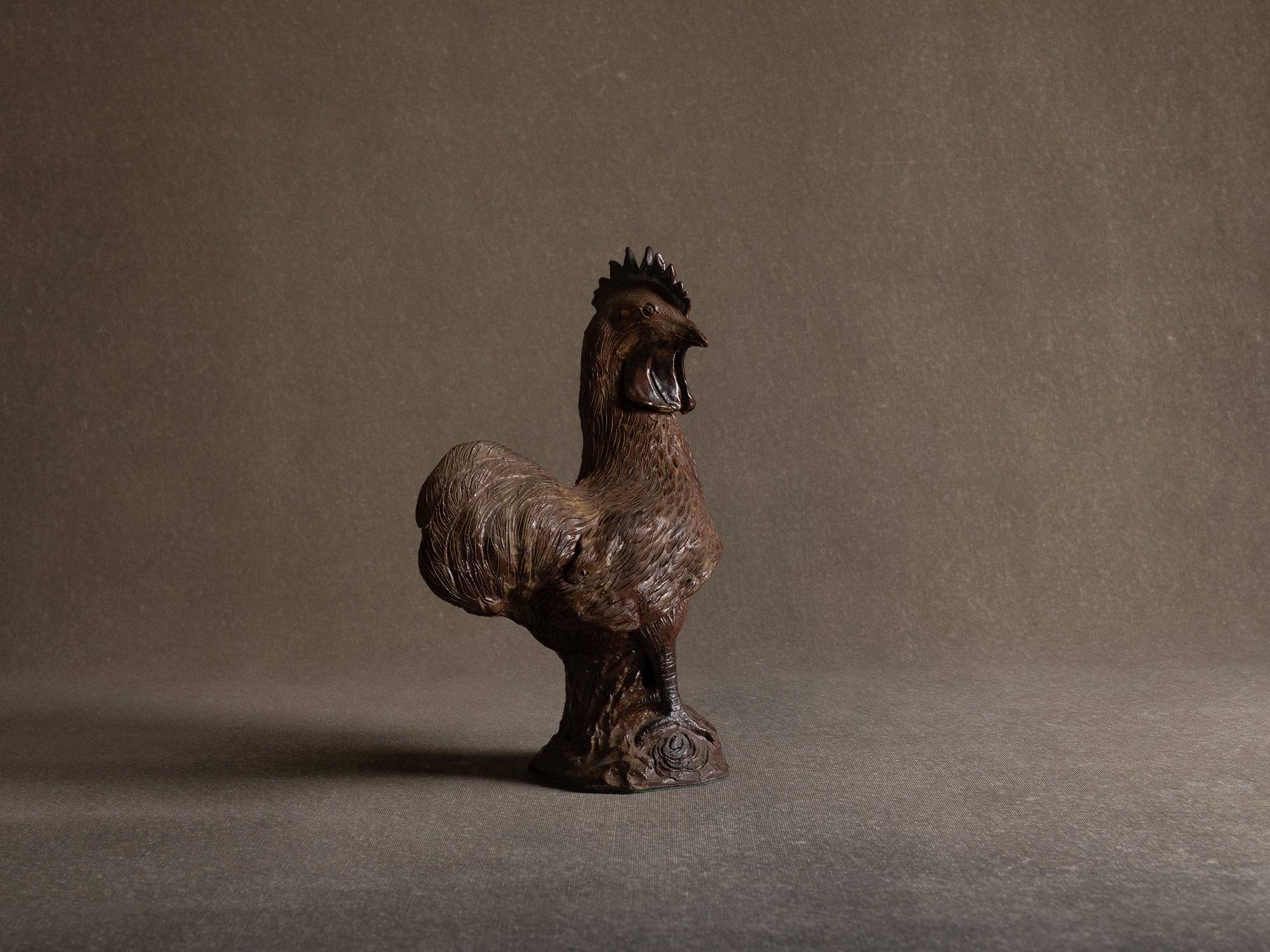 Sculpture animalière en grès de La Borne par Guy Bernon, coq, France (années 1970-80)..La Borne Guy Bernon stoneware rooster sculpture, France (1970-80's)