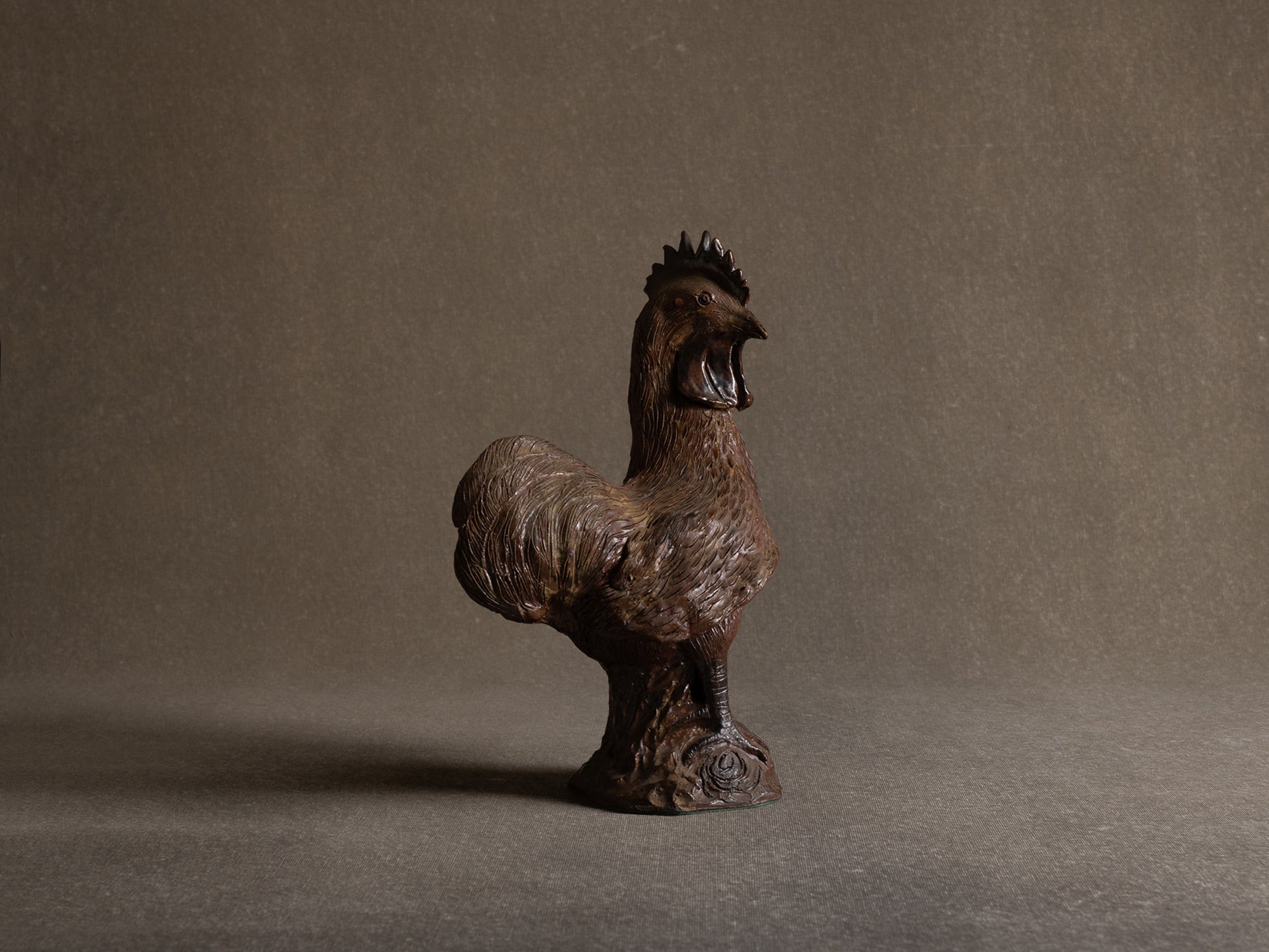 Sculpture animalière en grès de La Borne par Guy Bernon, coq, France (années 1970-80)..La Borne Guy Bernon stoneware rooster sculpture, France (1970-80's)