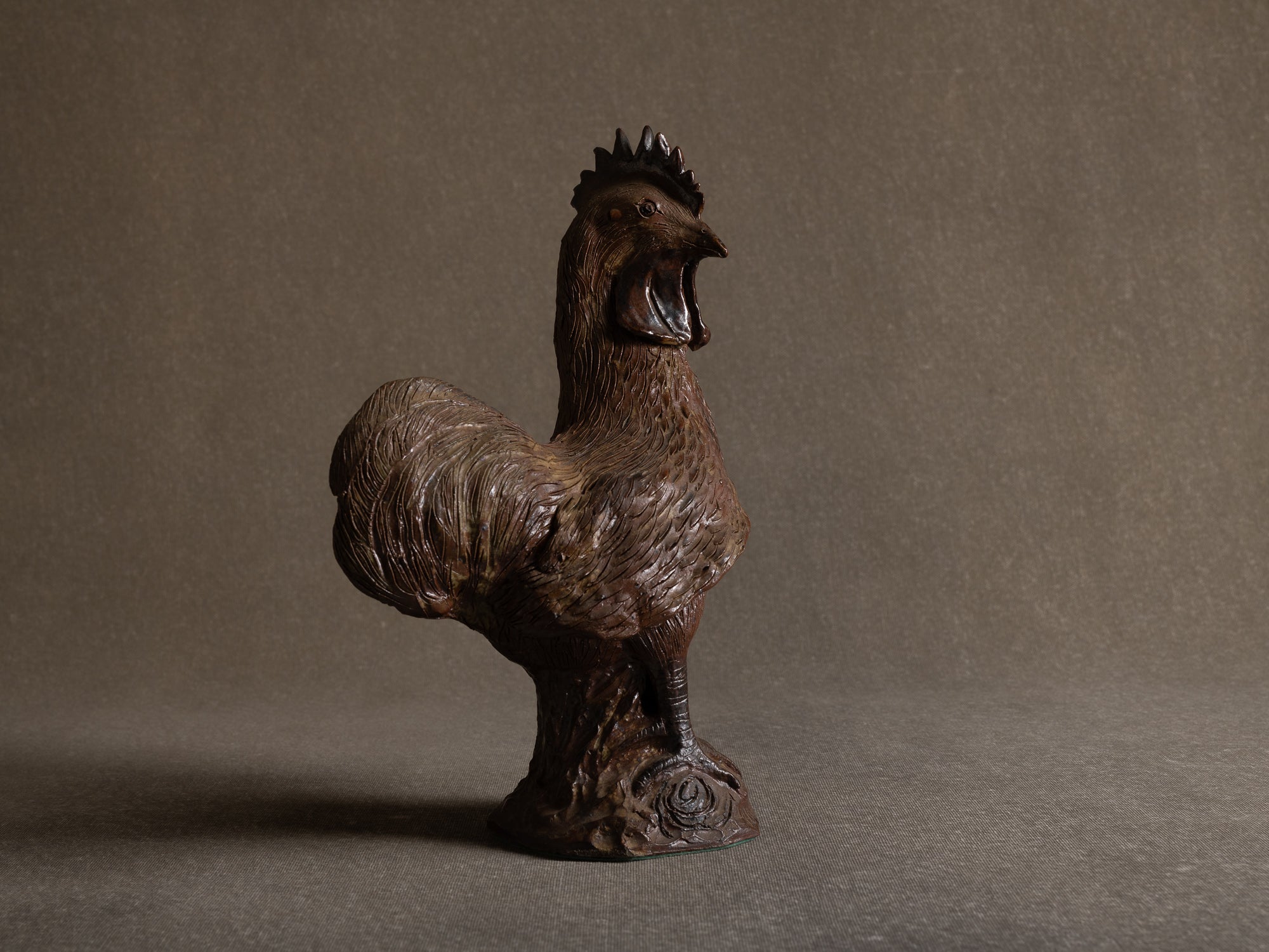 Sculpture animalière en grès de La Borne par Guy Bernon, coq, France (années 1970-80)..La Borne Guy Bernon stoneware rooster sculpture, France (1970-80's)