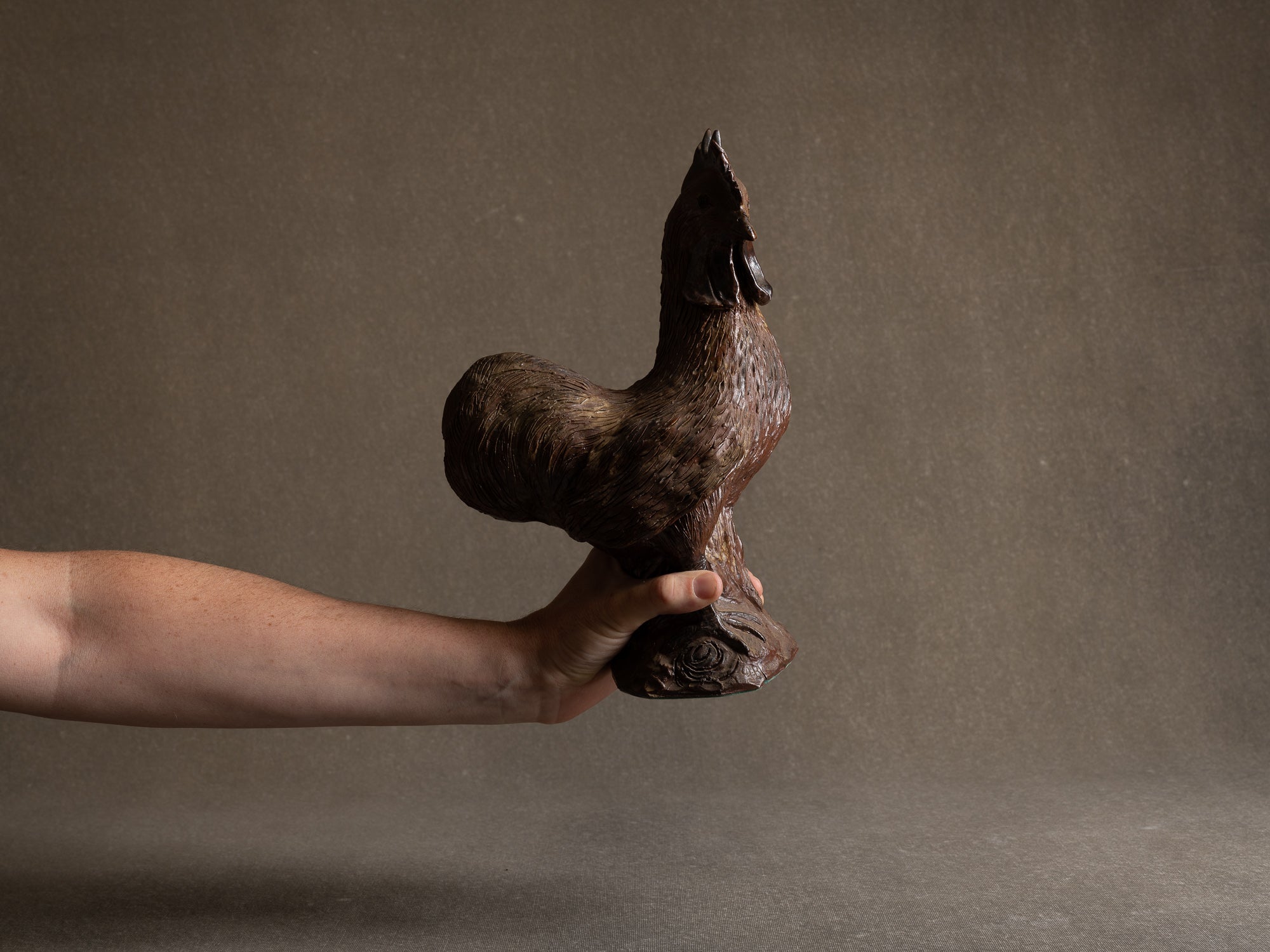 Sculpture animalière en grès de La Borne par Guy Bernon, coq, France (années 1970-80)..La Borne Guy Bernon stoneware rooster sculpture, France (1970-80's)