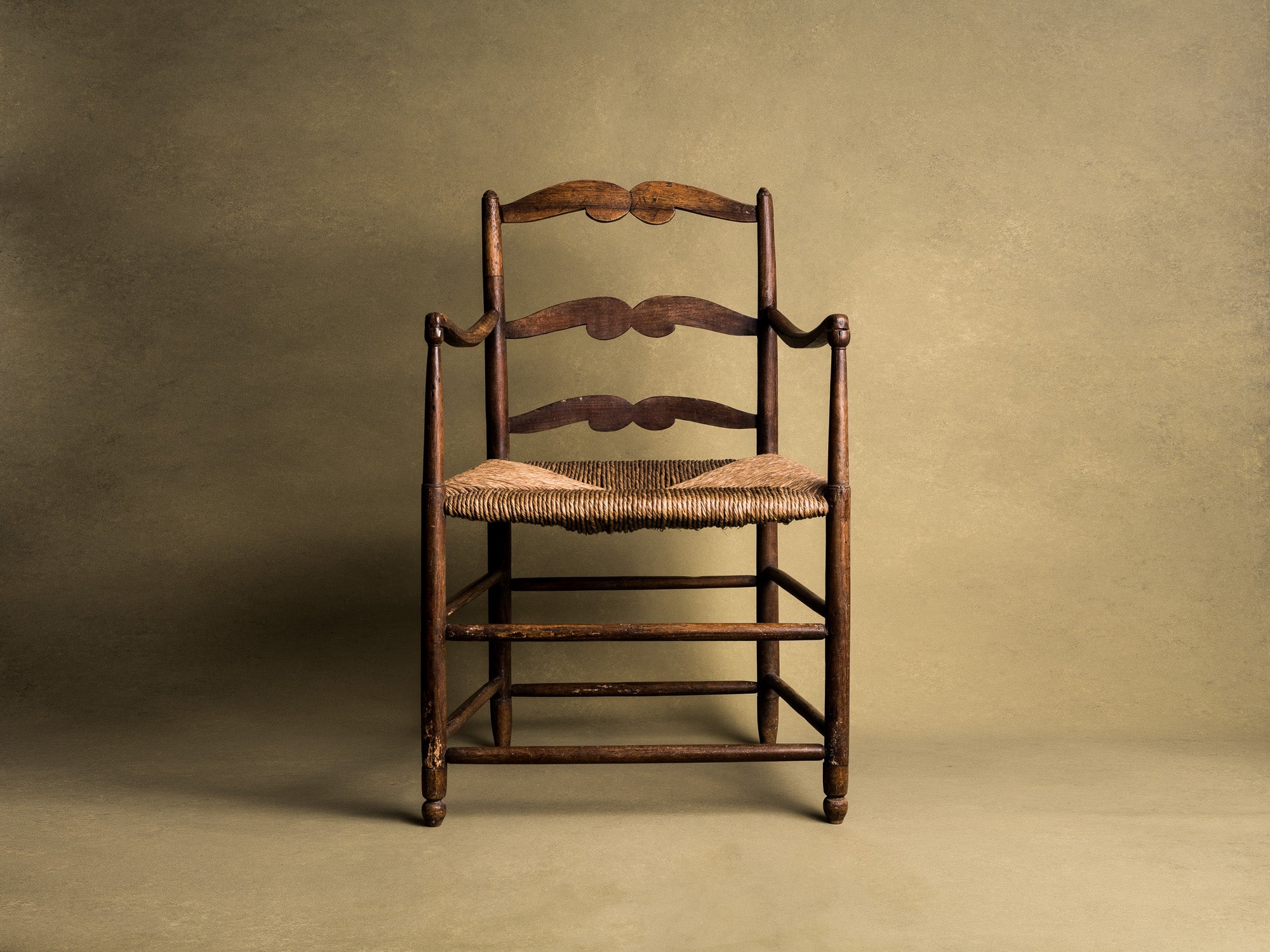 Fauteuil paillé, art paysan provençal, France (Fin du XVIIIe / début du XIXe siècle)..Provence Straw armchair, peasant art, France (Late 18th / early 19th century)