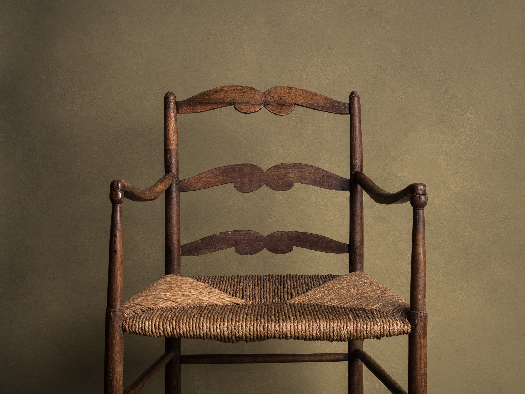 Fauteuil paillé, art paysan provençal, France (Fin du XVIIIe / début du XIXe siècle)..Provence Straw armchair, peasant art, France (Late 18th / early 19th century)