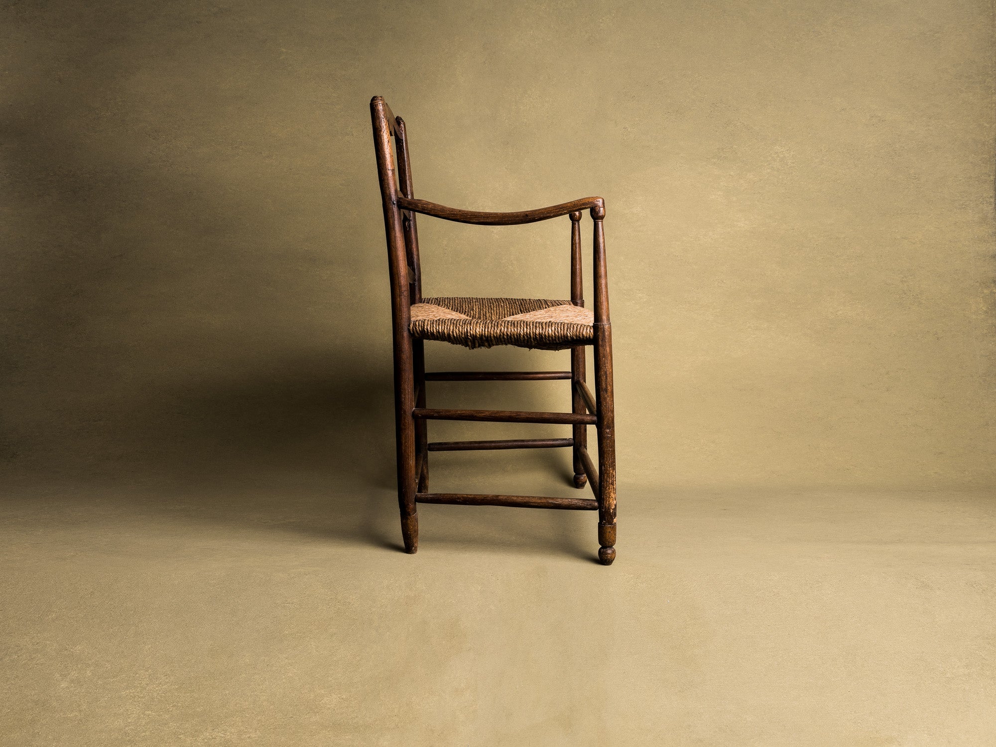 Fauteuil paillé, art paysan provençal, France (Fin du XVIIIe / début du XIXe siècle)..Provence Straw armchair, peasant art, France (Late 18th / early 19th century)