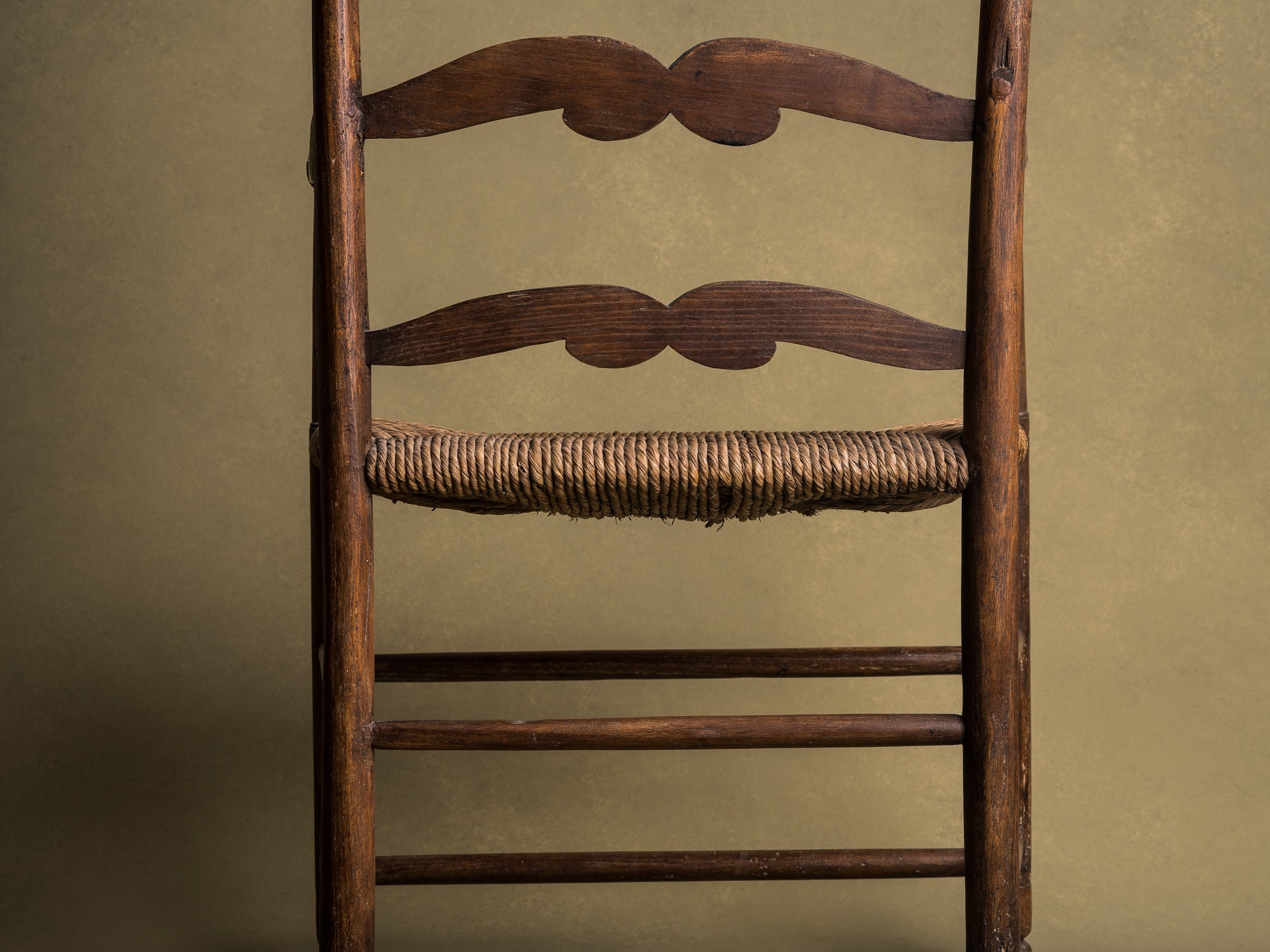 Fauteuil paillé, art paysan provençal, France (Fin du XVIIIe / début du XIXe siècle)..Provence Straw armchair, peasant art, France (Late 18th / early 19th century)