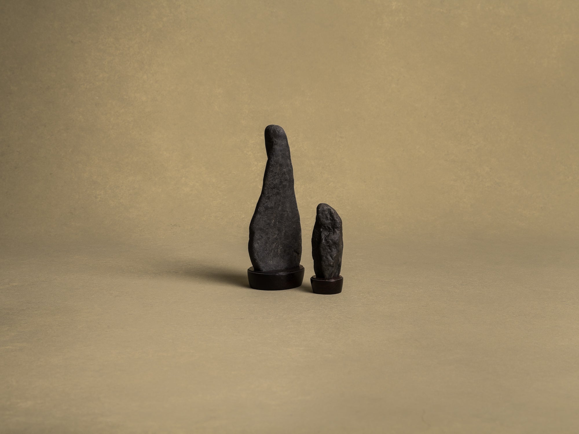 Suiseki sugata‑ishi, pierres‑personnages, Japon (XXe siècle)..Suiseki, mingei sugata‑ishi stones, Japan (20th century)
