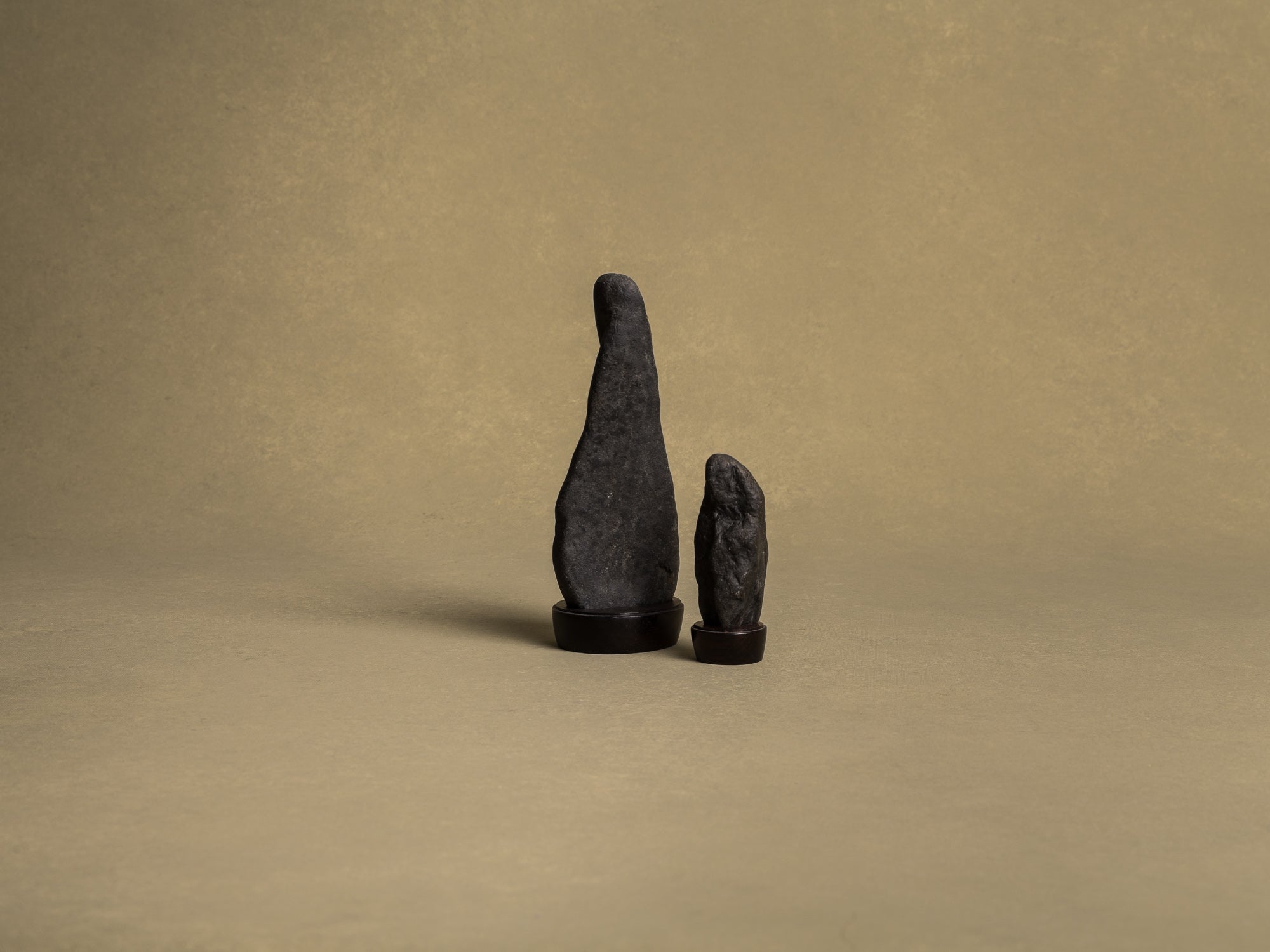 Suiseki sugata‑ishi, pierres‑personnages, Japon (XXe siècle)..Suiseki, mingei sugata‑ishi stones, Japan (20th century)