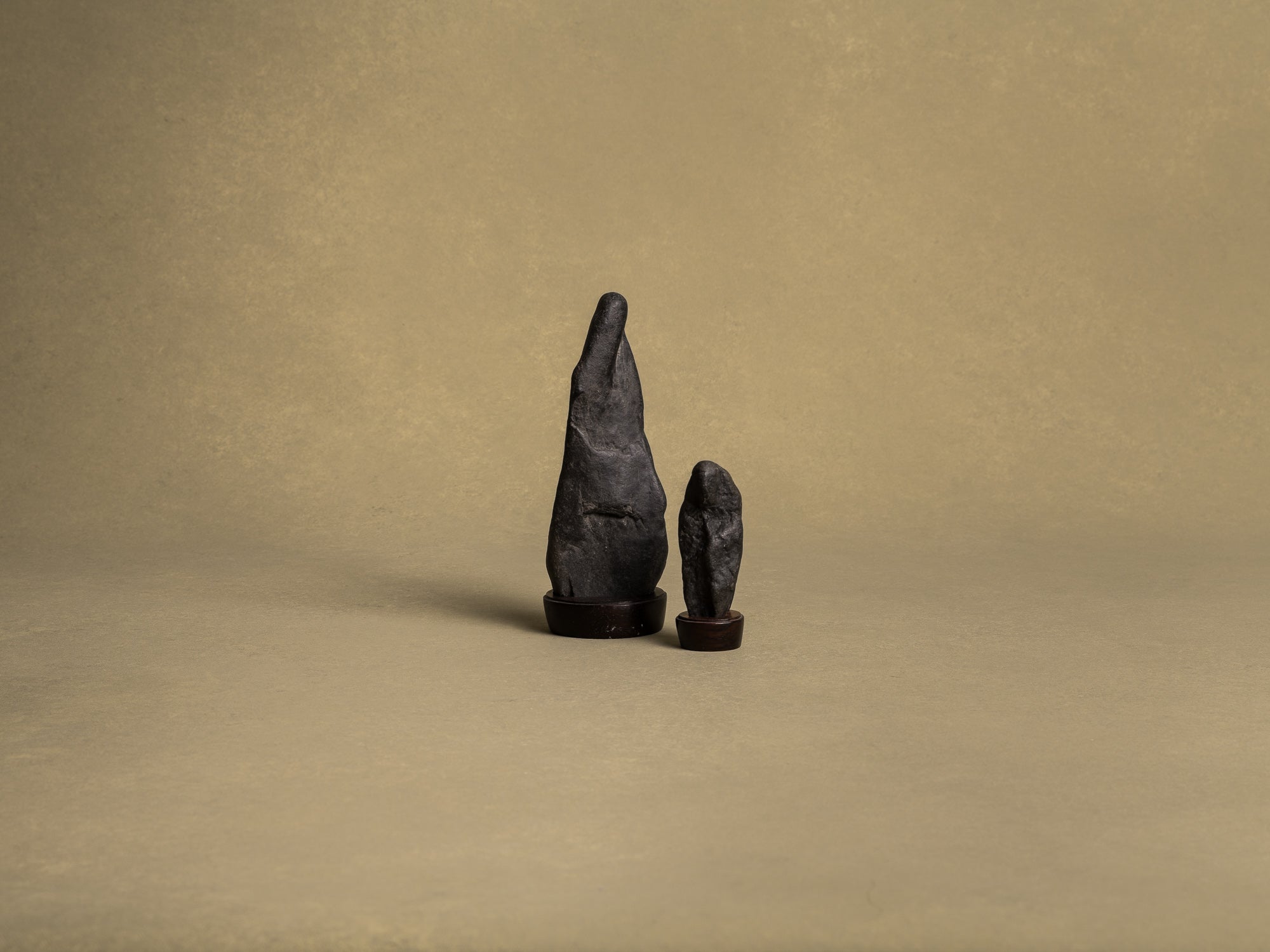 Suiseki sugata‑ishi, pierres‑personnages, Japon (XXe siècle)..Suiseki, mingei sugata‑ishi stones, Japan (20th century)