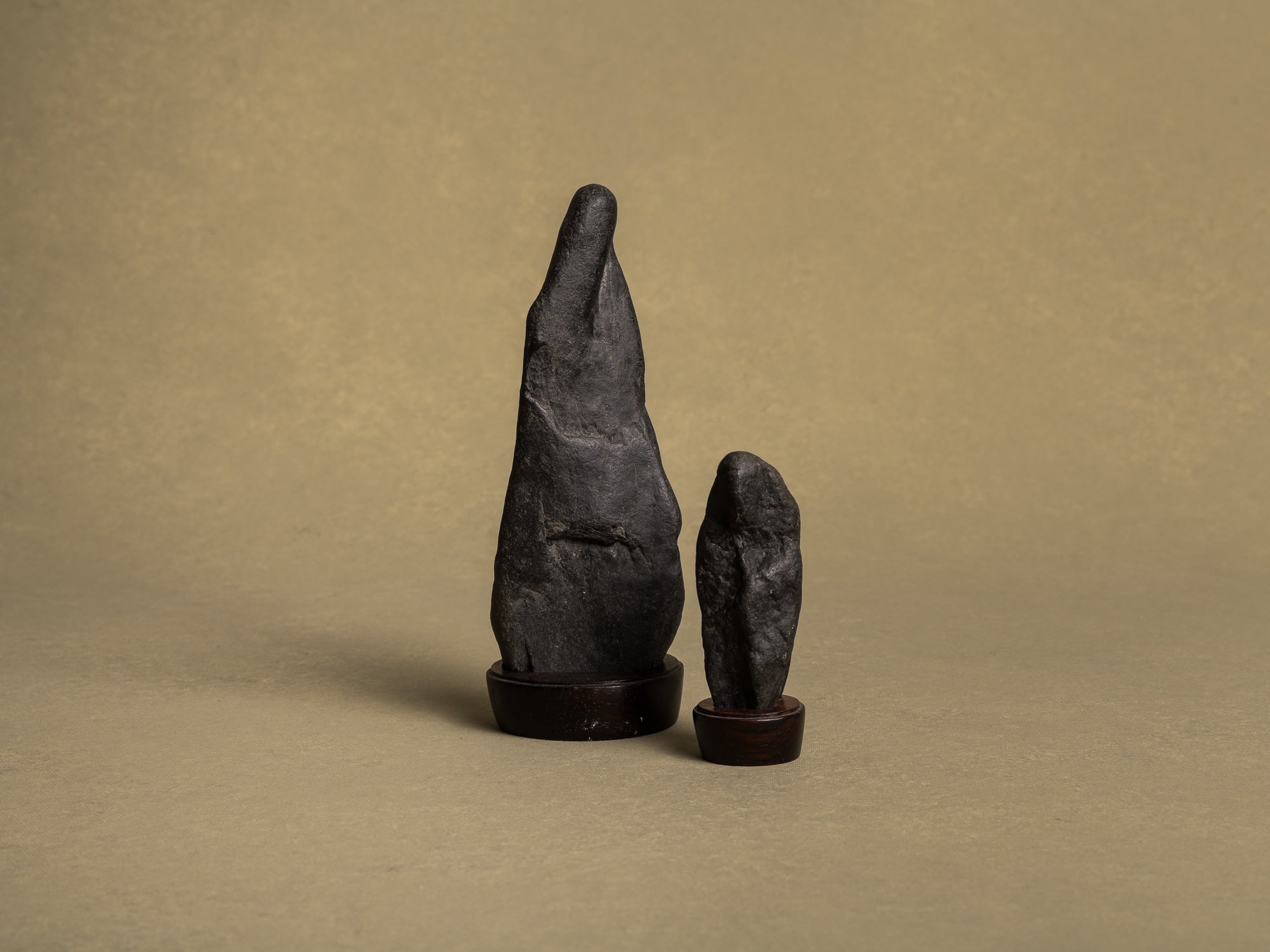 Suiseki sugata‑ishi, pierres‑personnages, Japon (XXe siècle)..Suiseki, mingei sugata‑ishi stones, Japan (20th century)