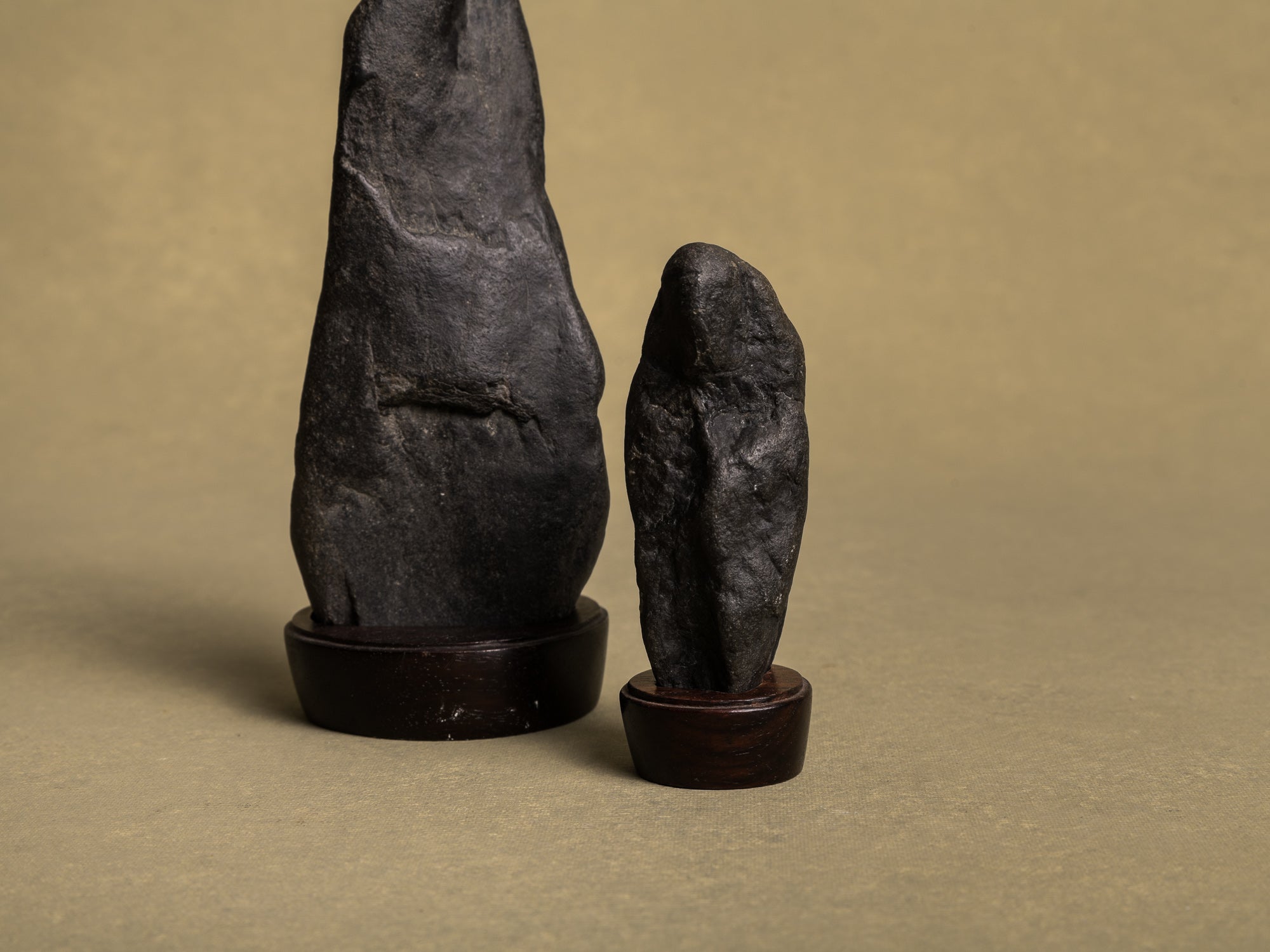 Suiseki sugata‑ishi, pierres‑personnages, Japon (XXe siècle)..Suiseki, mingei sugata‑ishi stones, Japan (20th century)