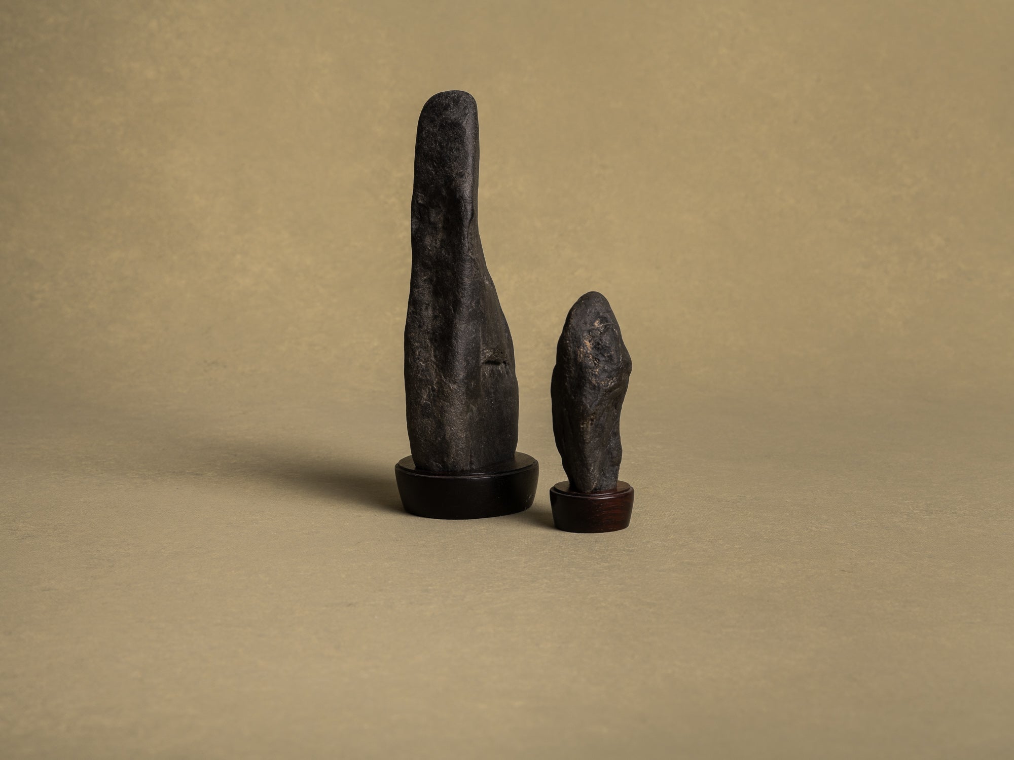 Suiseki sugata‑ishi, pierres‑personnages, Japon (XXe siècle)..Suiseki, mingei sugata‑ishi stones, Japan (20th century)