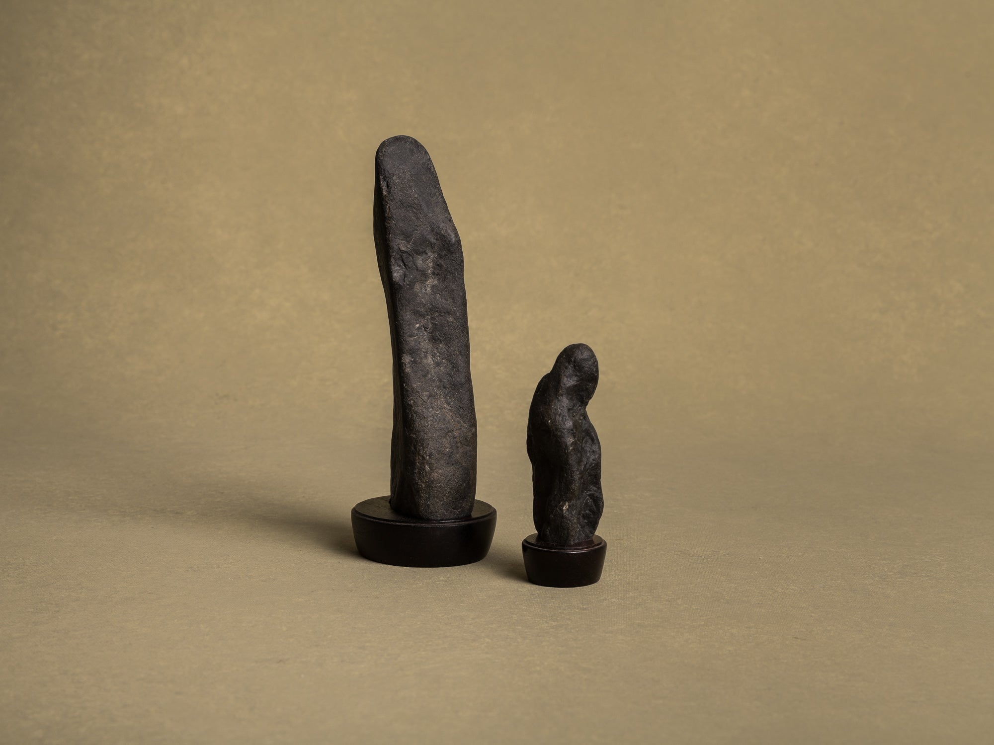 Suiseki sugata‑ishi, pierres‑personnages, Japon (XXe siècle)..Suiseki, mingei sugata‑ishi stones, Japan (20th century)