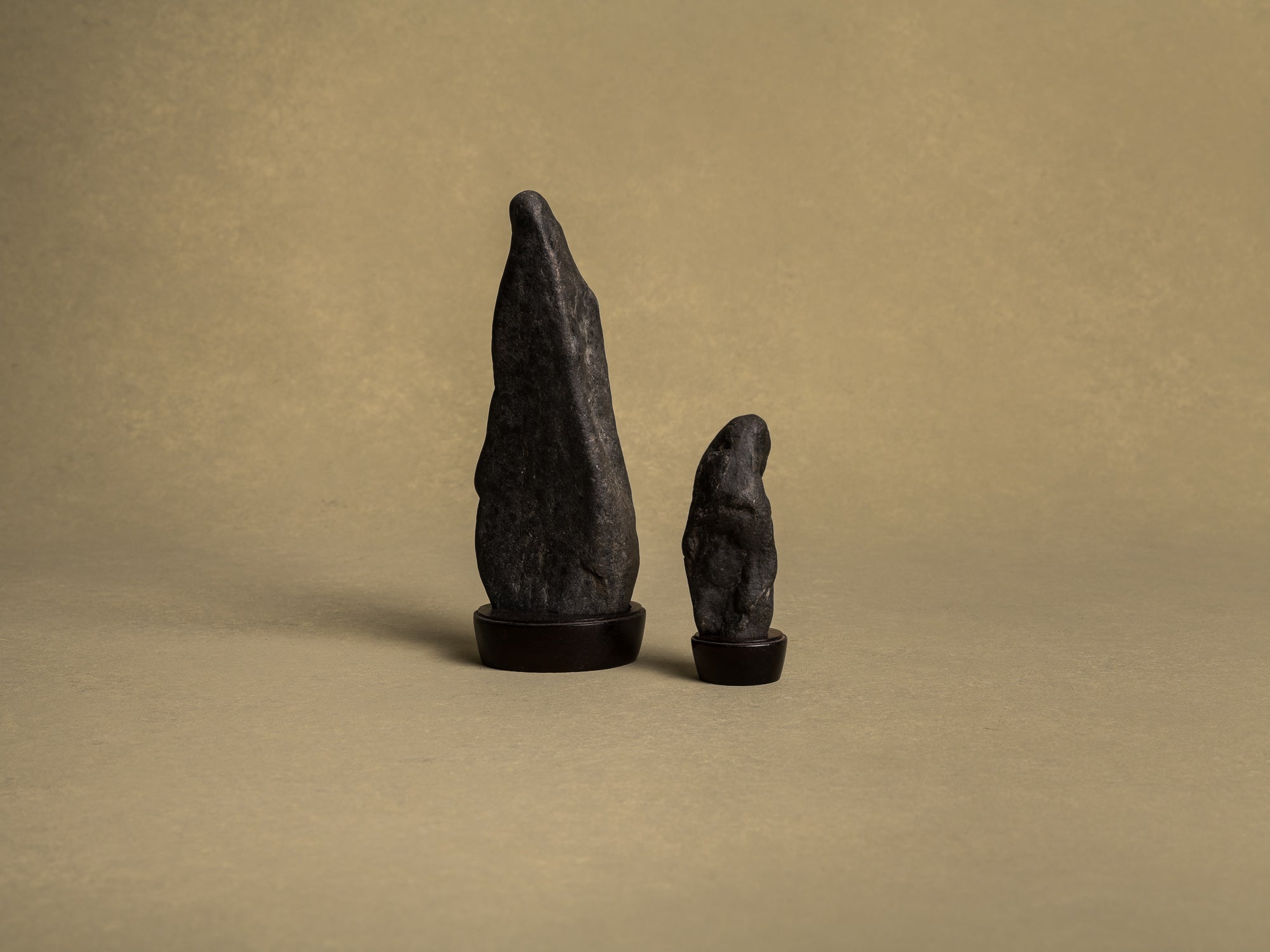 Suiseki sugata‑ishi, pierres‑personnages, Japon (XXe siècle)..Suiseki, mingei sugata‑ishi stones, Japan (20th century)
