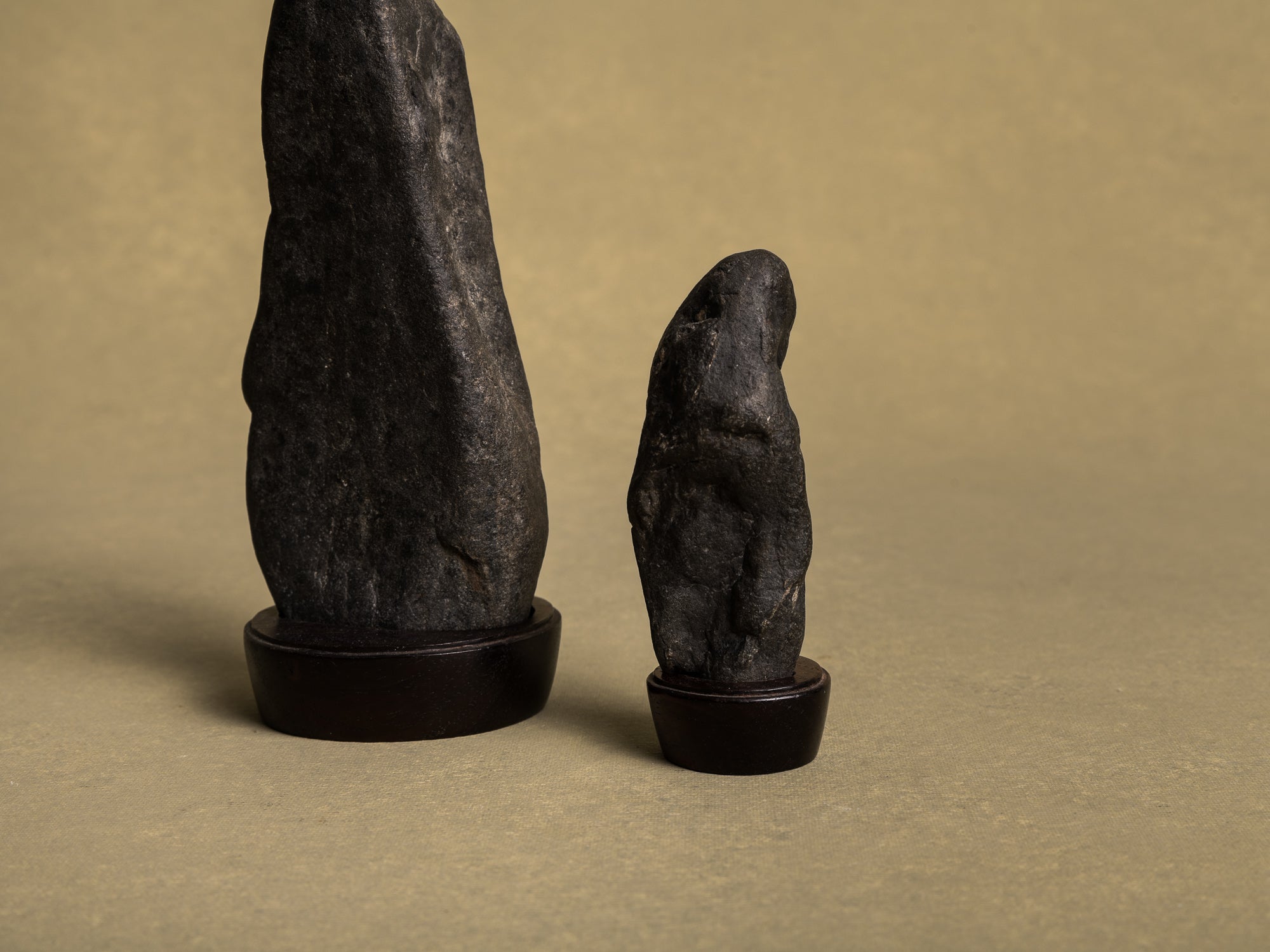 Suiseki sugata‑ishi, pierres‑personnages, Japon (XXe siècle)..Suiseki, mingei sugata‑ishi stones, Japan (20th century)