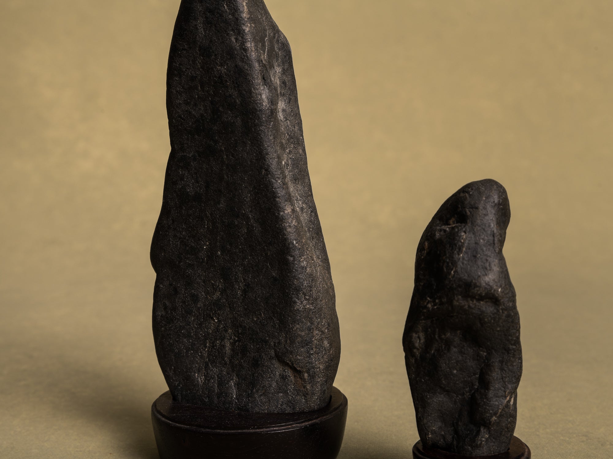 Suiseki sugata‑ishi, pierres‑personnages, Japon (XXe siècle)..Suiseki, mingei sugata‑ishi stones, Japan (20th century)