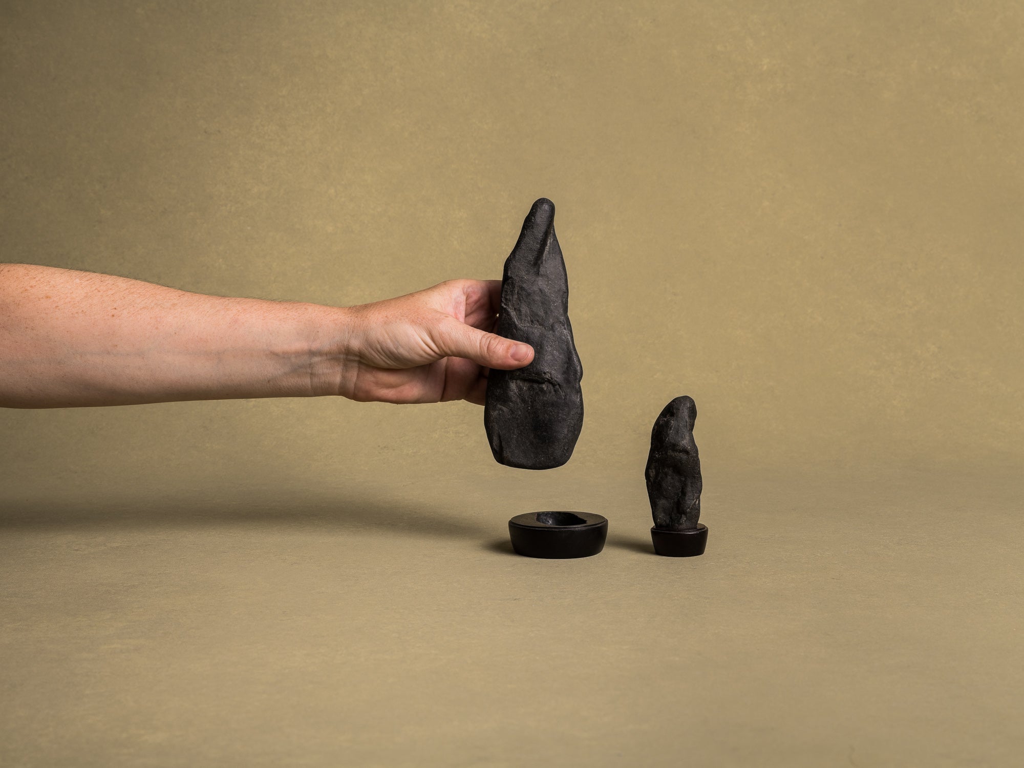 Suiseki sugata‑ishi, pierres‑personnages, Japon (XXe siècle)..Suiseki, mingei sugata‑ishi stones, Japan (20th century)