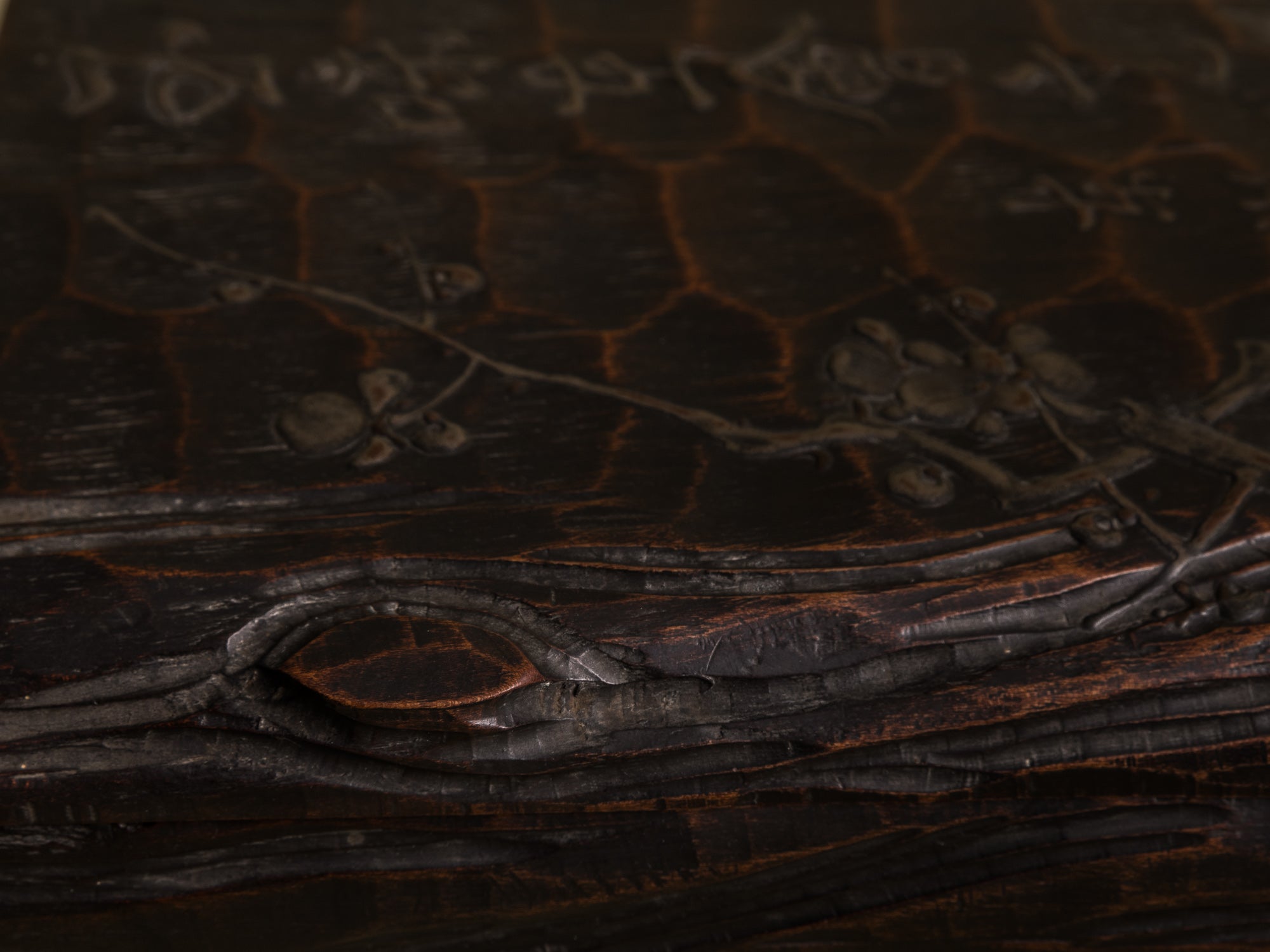 Écritoire, suzuribako, en bois de cryptomeria et laque, Japon (Ère Meiji, vers 1880)..Mingei Suzuribako urushi writing case in lacquered cryptomeria wood, Japan (Meiji Era, circa 1880)