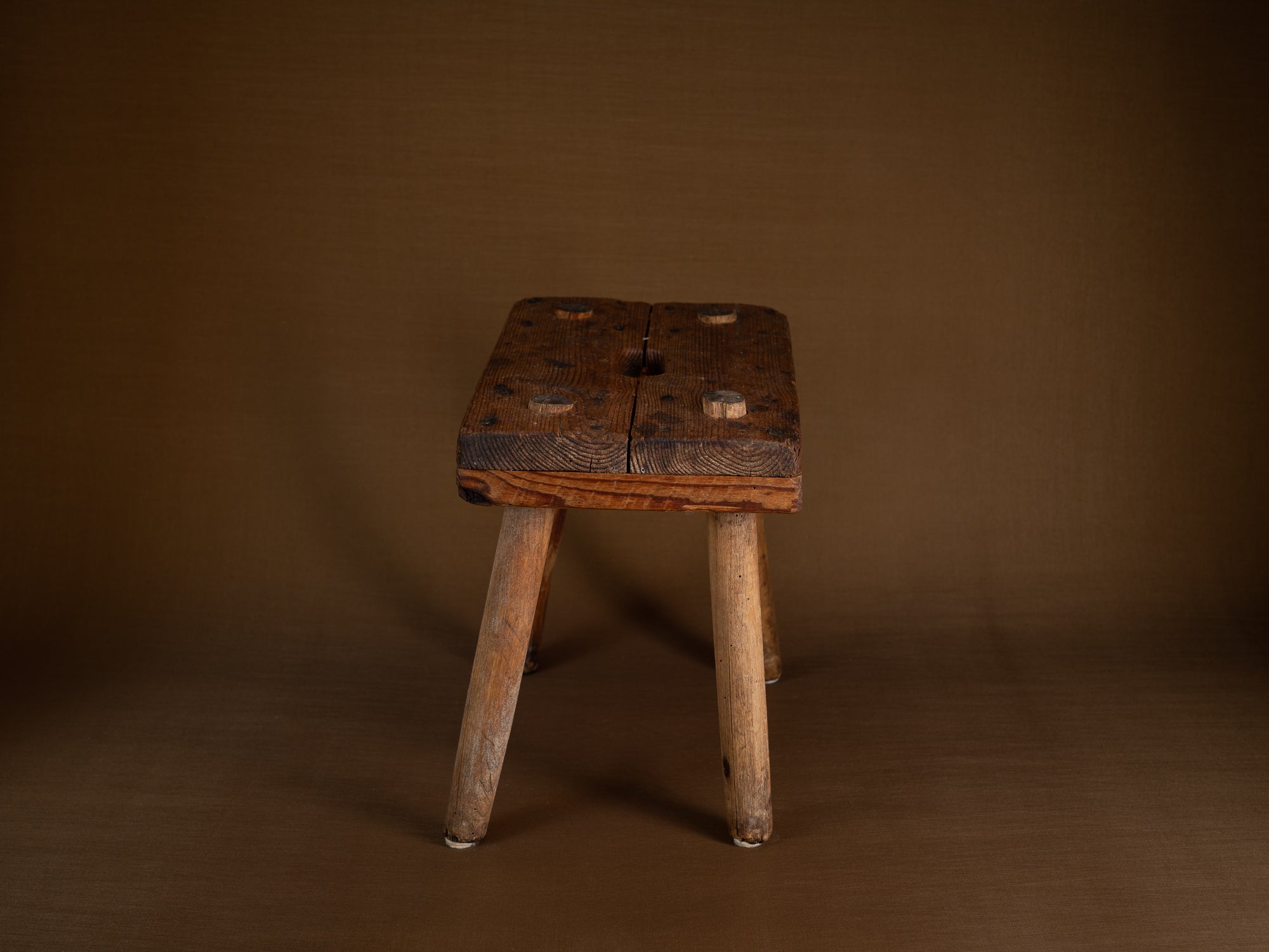 Tabouret de traite paysan, Suède (Fin du XIXe/ début du XXe siècle)..Peasant milk stool, Sweden (late 19th/early 20th century)