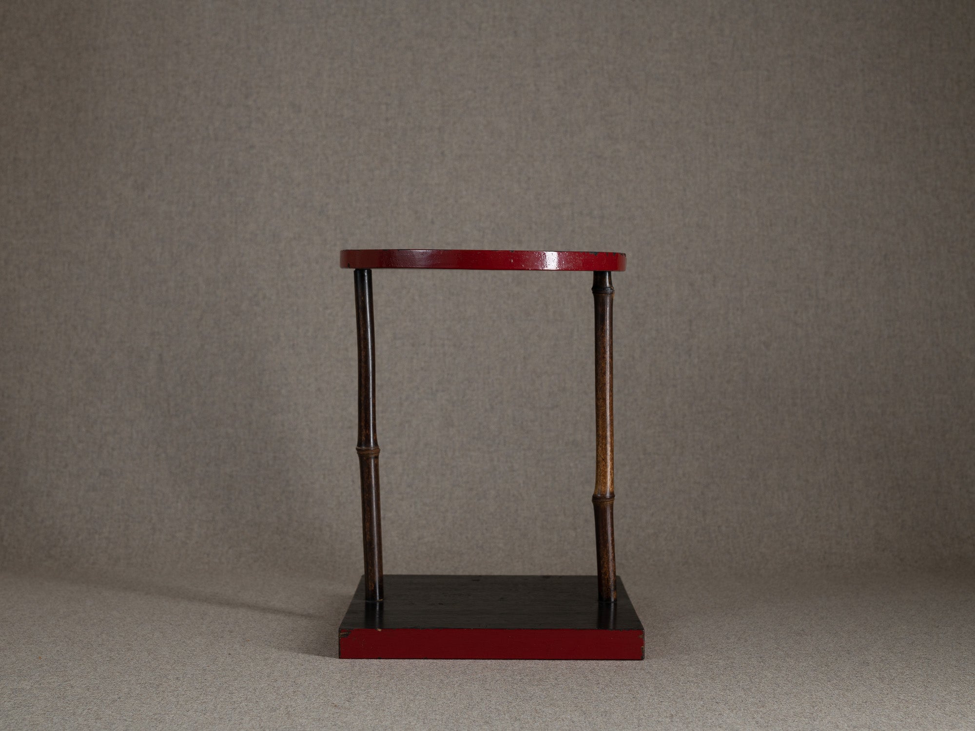 Table à thé Tana pour la cérémonie du thé / guéridon en laque, Japon (Début de l'ère Shōwa)..Mingei Tana, tea ceremony table or stand / occasional table, Japan (Early Shōwa era)