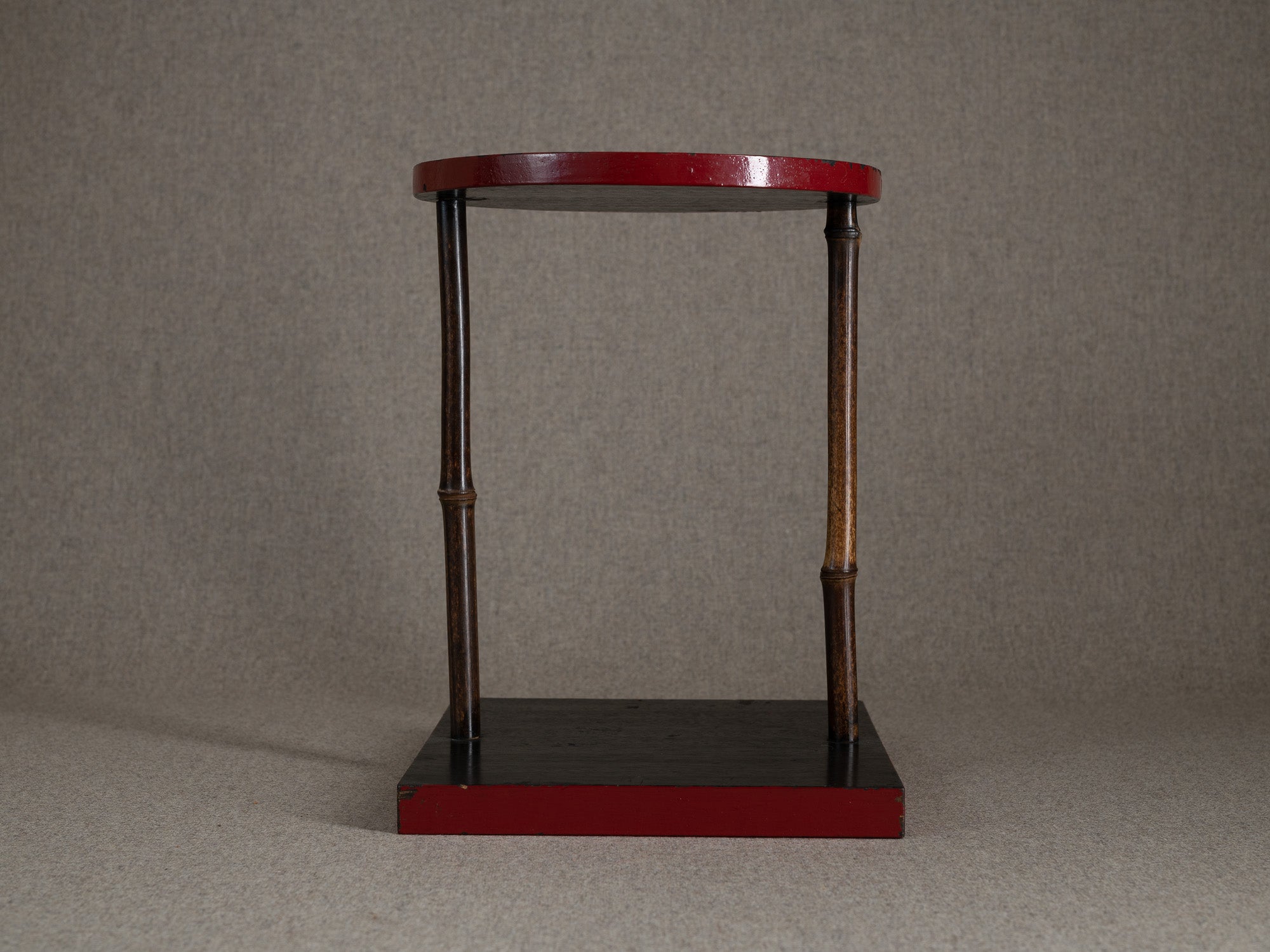 Table à thé Tana pour la cérémonie du thé / guéridon en laque, Japon (Début de l'ère Shōwa)..Mingei Tana, tea ceremony table or stand / occasional table, Japan (Early Shōwa era)