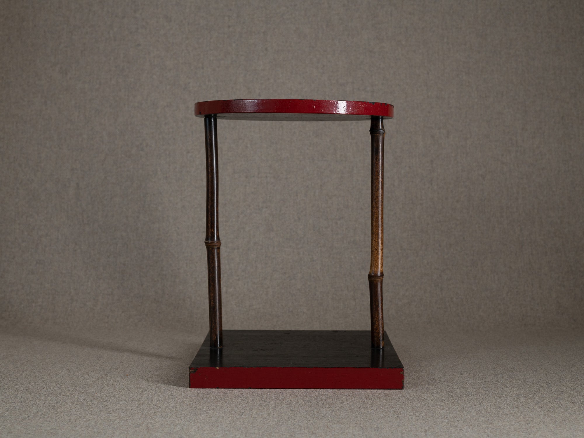 Table à thé Tana pour la cérémonie du thé / guéridon en laque, Japon (Début de l'ère Shōwa)..Mingei Tana, tea ceremony table or stand / occasional table, Japan (Early Shōwa era)