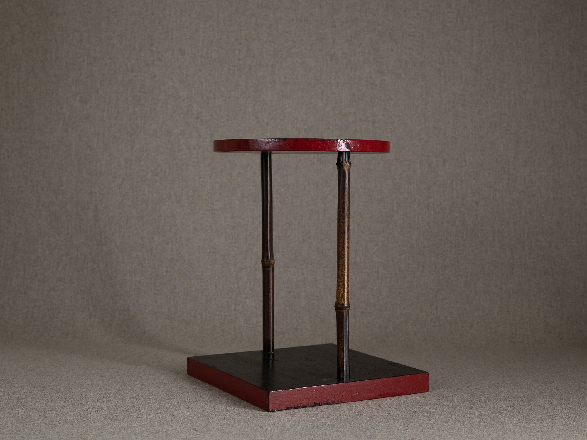 Table à thé Tana pour la cérémonie du thé / guéridon en laque, Japon (Début de l'ère Shōwa)..Mingei Tana, tea ceremony table or stand / occasional table, Japan (Early Shōwa era)