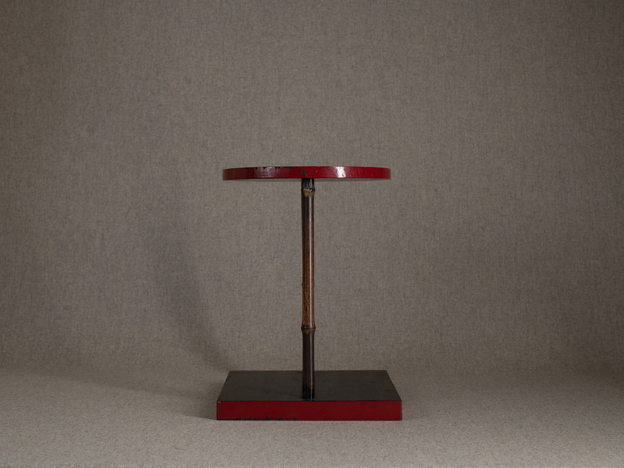 Table à thé Tana pour la cérémonie du thé / guéridon en laque, Japon (Début de l'ère Shōwa)..Mingei Tana, tea ceremony table or stand / occasional table, Japan (Early Shōwa era)