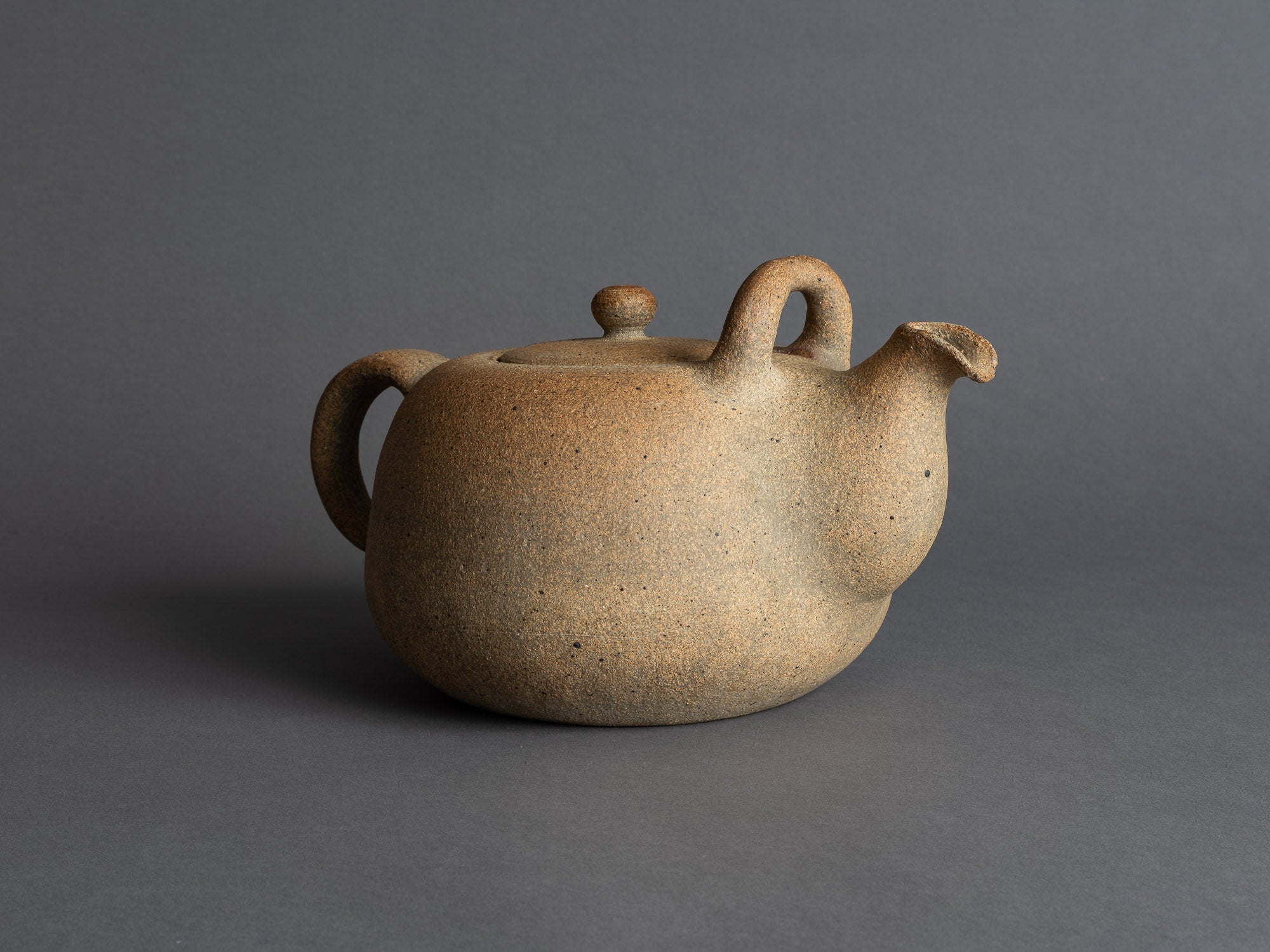 Grande théière par Nils Kälher pour Kälher keramik, Danemark (vers 1945)..Teapot by Nils Kälher for Kälher keramik, Denmark (circa 1945)