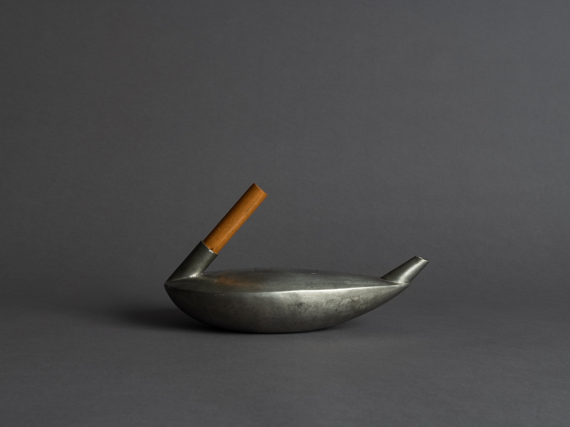 Théière en étain de forme libre, France (vers 1965)..Freeform pewter teapot, France (circa 1965)
