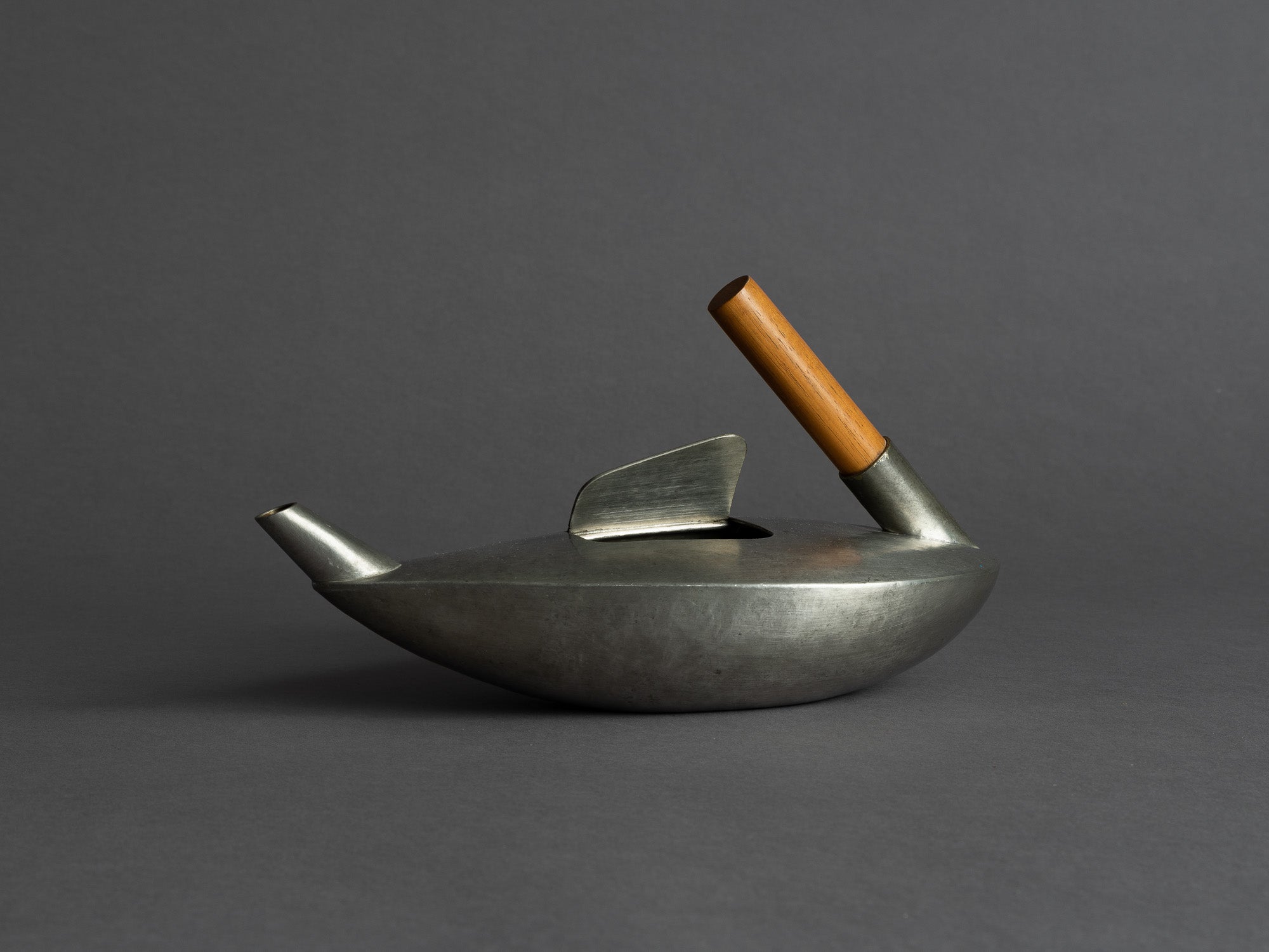 Théière en étain de forme libre, France (vers 1965)..Freeform pewter teapot, France (circa 1965)