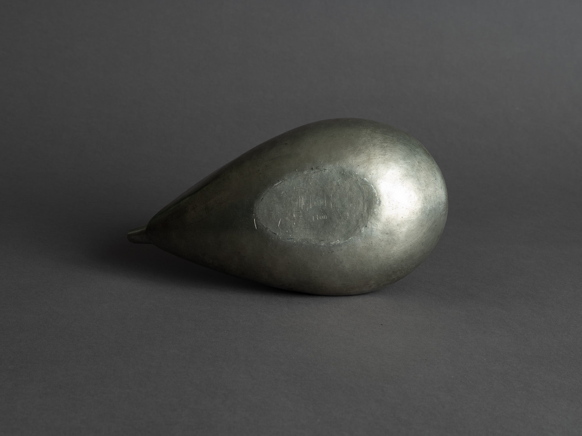 Théière en étain de forme libre, France (vers 1965)..Freeform pewter teapot, France (circa 1965)