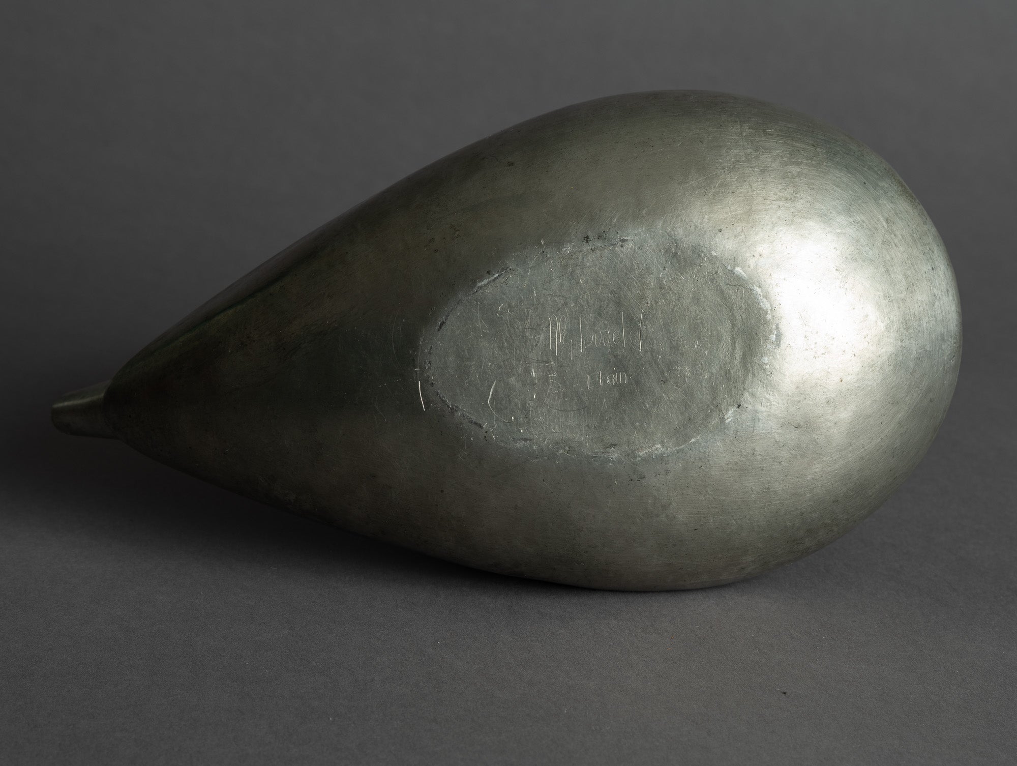 Théière en étain de forme libre, France (vers 1965)..Freeform pewter teapot, France (circa 1965)