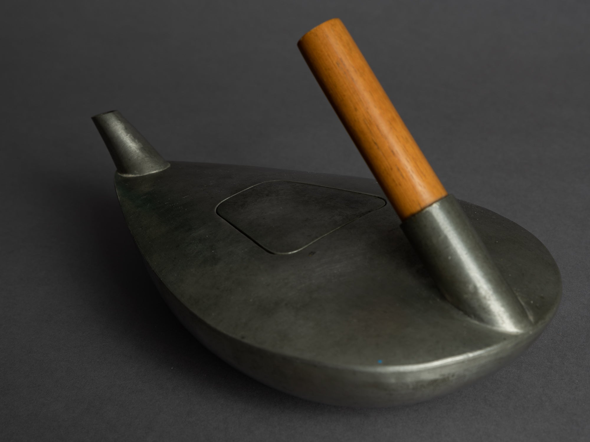 Théière en étain de forme libre, France (vers 1965)..Freeform pewter teapot, France (circa 1965)