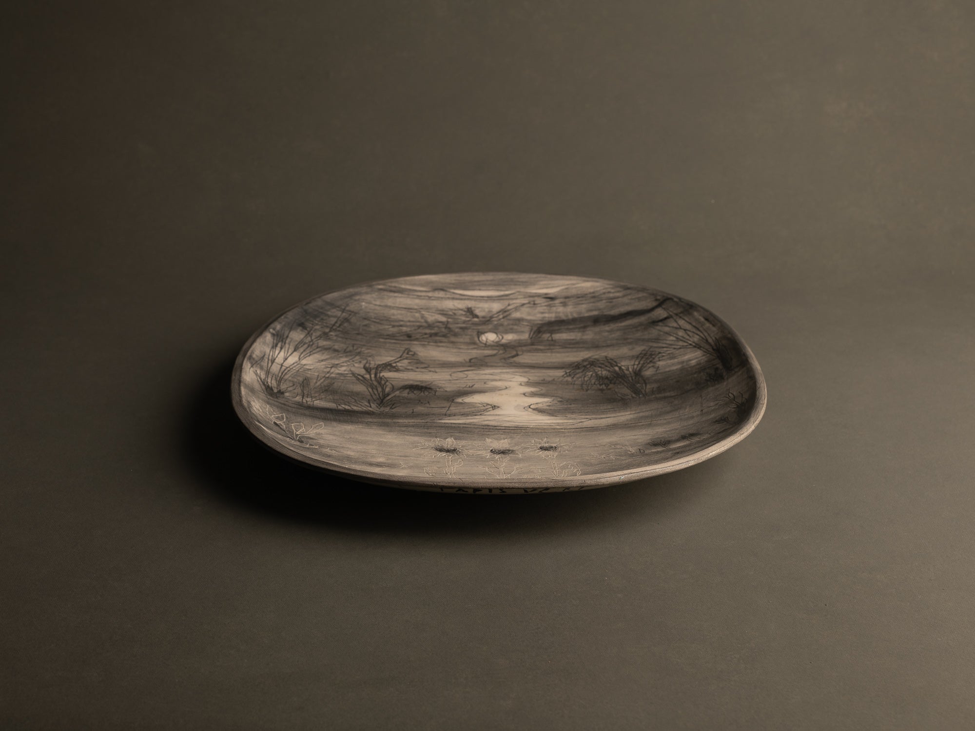 Exceptionnelle coupe / plat mural d'Anton Prinner pour l'Atelier du Tapis Vert à Vallauris, France (vers 1950)..Oustanding bowl / wall dish by Anton Prinner for the Atelier du Tapis Vert in Vallauris, France (vers 1950)