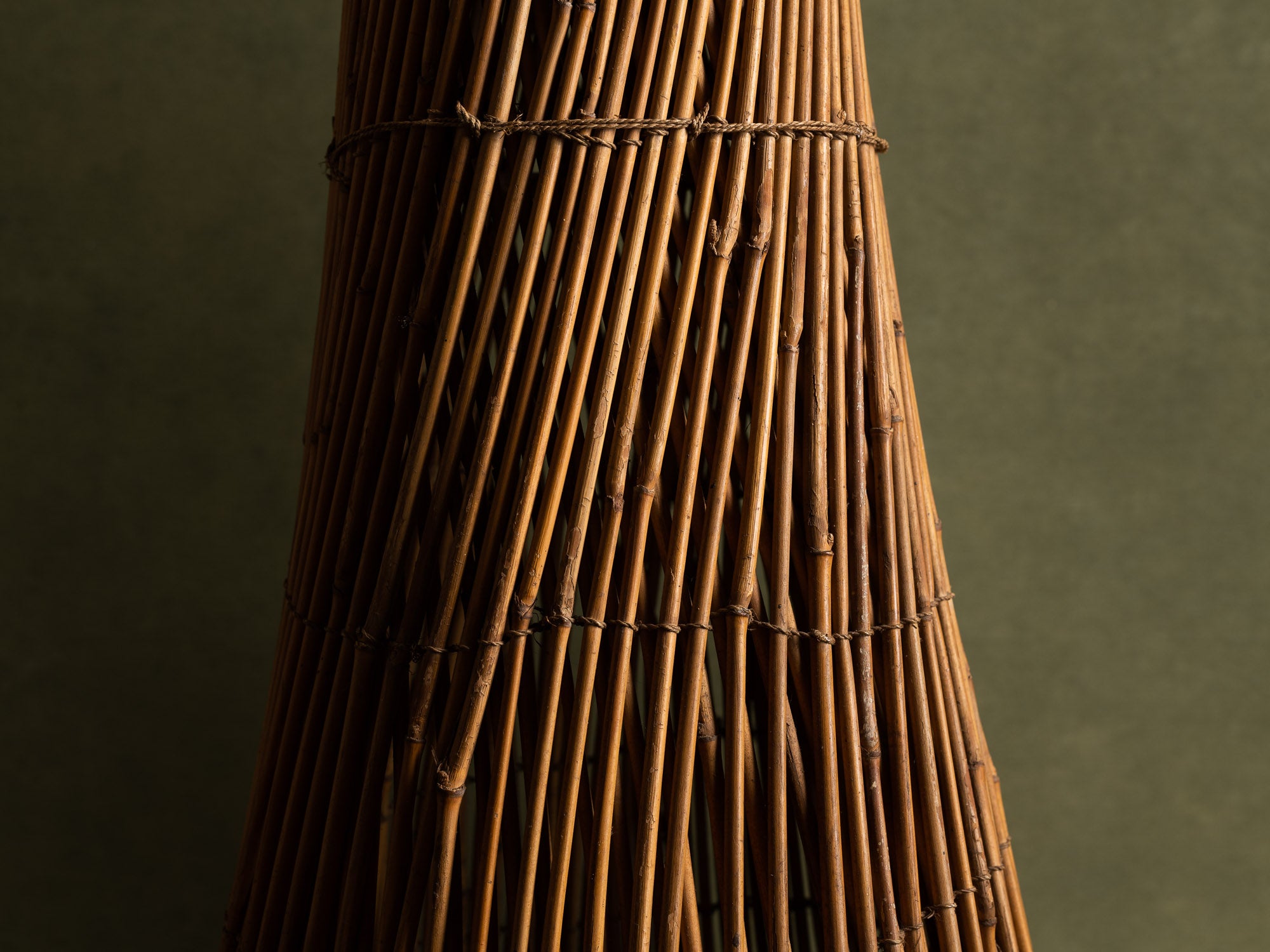 Rares nasses à poisson en vannerie de la vallée du Logone, Tchad (milieu du XXe siècle)..Rare basketwork fish traps from Logone Valley, Chad (mid 20th century)