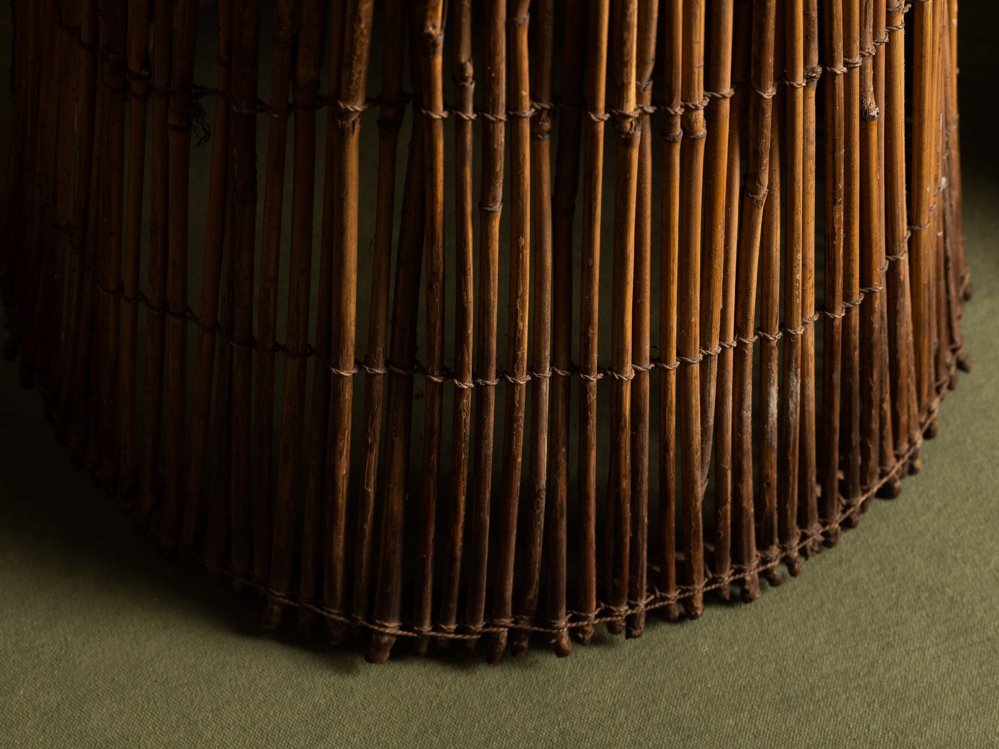 Rares nasses à poisson en vannerie de la vallée du Logone, Tchad (milieu du XXe siècle)..Rare basketwork fish traps from Logone Valley, Chad (mid 20th century)