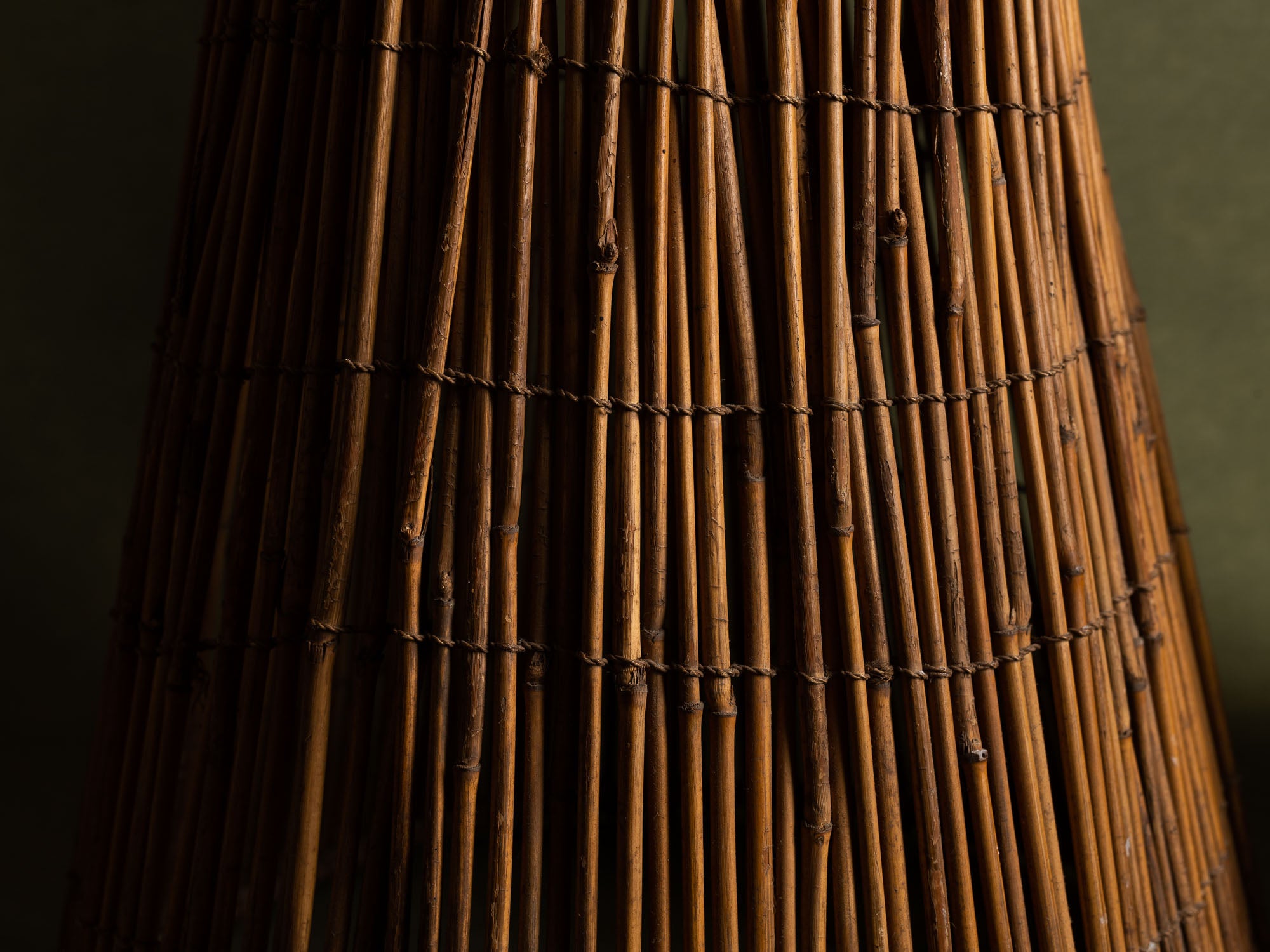 Rares nasses à poisson en vannerie de la vallée du Logone, Tchad (milieu du XXe siècle)..Rare basketwork fish traps from Logone Valley, Chad (mid 20th century)
