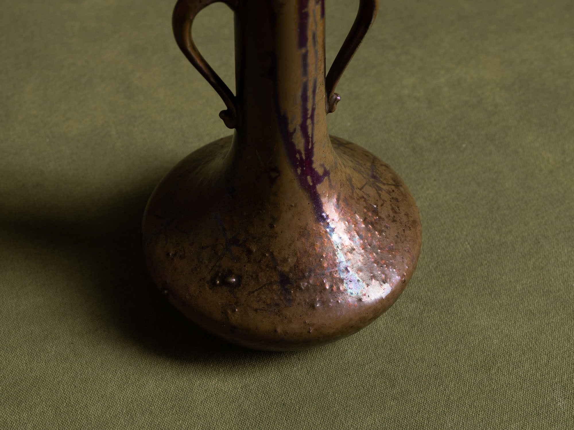 Vase Art Nouveau en grès lustré de Frédéric Danton, France (vers 1900)..Art Nouveau lusterglaze vase by Frédéric Danton, France (circa 1900)