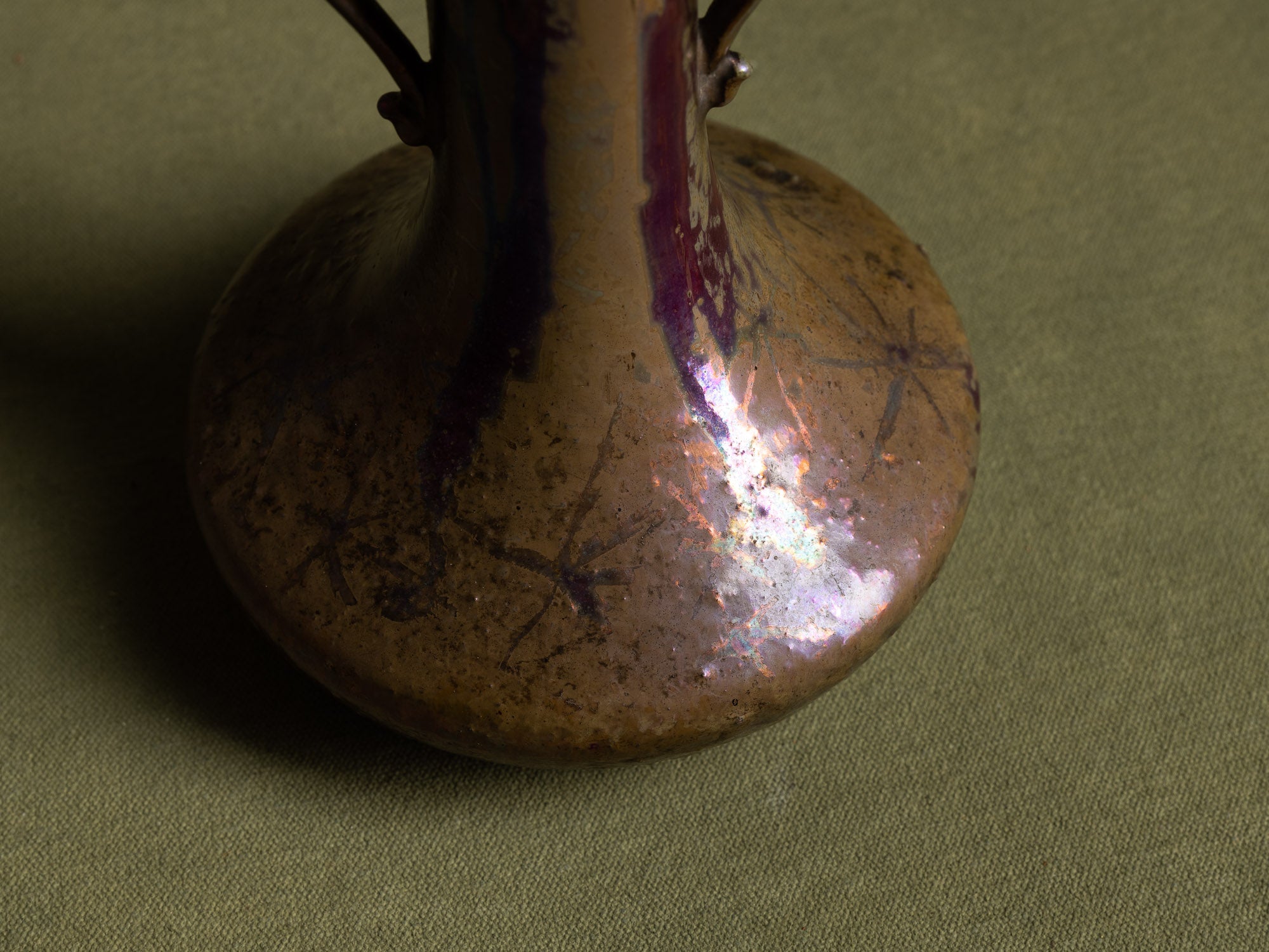 Vase Art Nouveau en grès lustré de Frédéric Danton, France (vers 1900)..Art Nouveau lusterglaze vase by Frédéric Danton, France (circa 1900)
