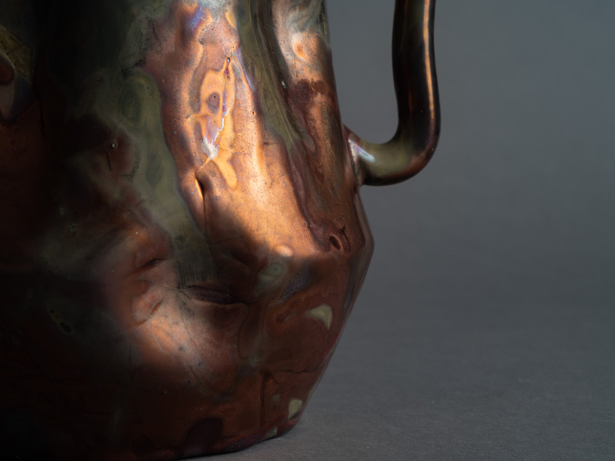 Vase biomorphique Art Nouveau Clément Massier, France (vers 1895)..Biomorphic Art Nouveau Japonist luster ceramic vase Clément Massier, France (circa 1895)