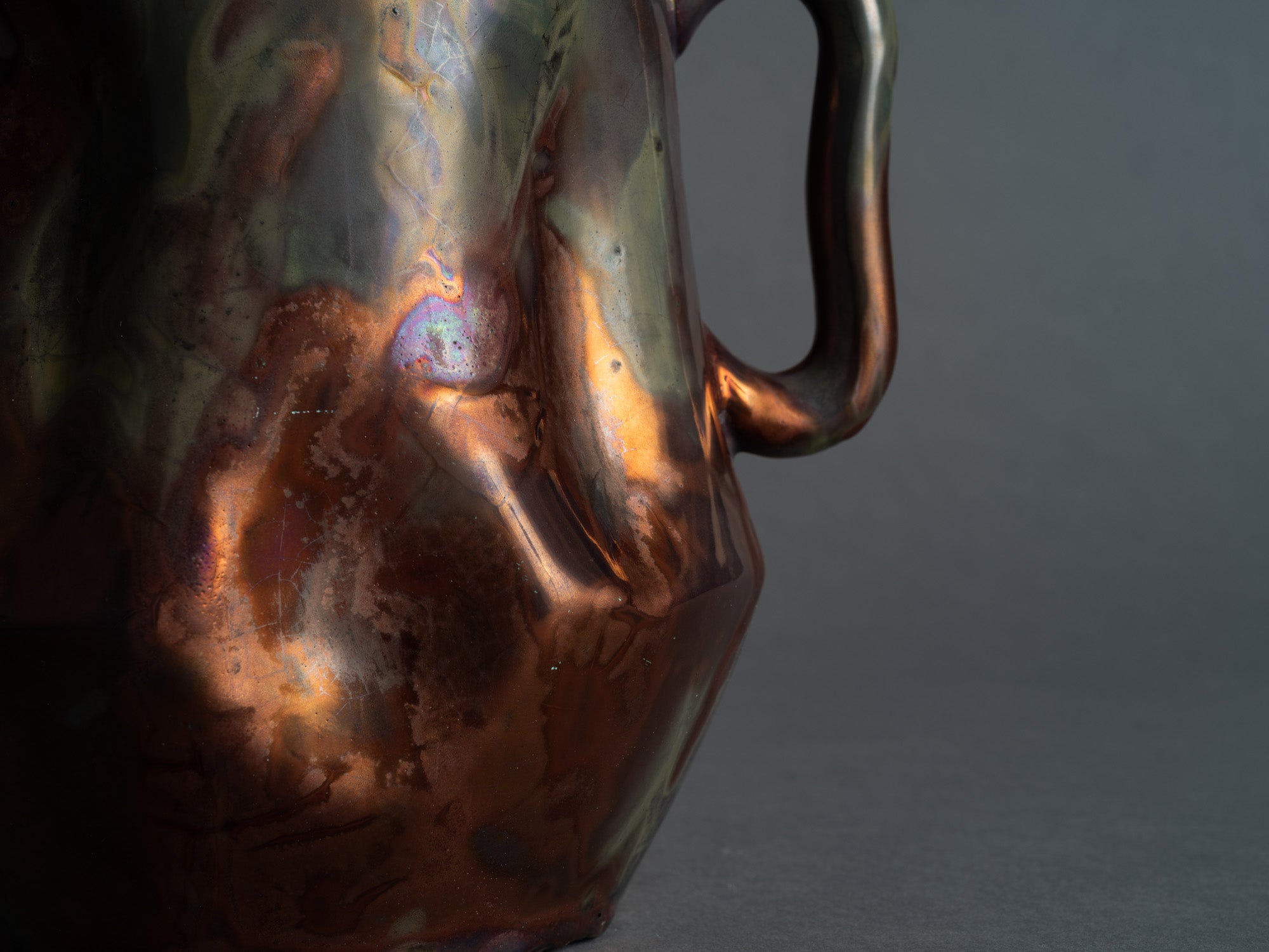 Vase biomorphique Art Nouveau Clément Massier, France (vers 1895)..Biomorphic Art Nouveau Japonist luster ceramic vase Clément Massier, France (circa 1895)