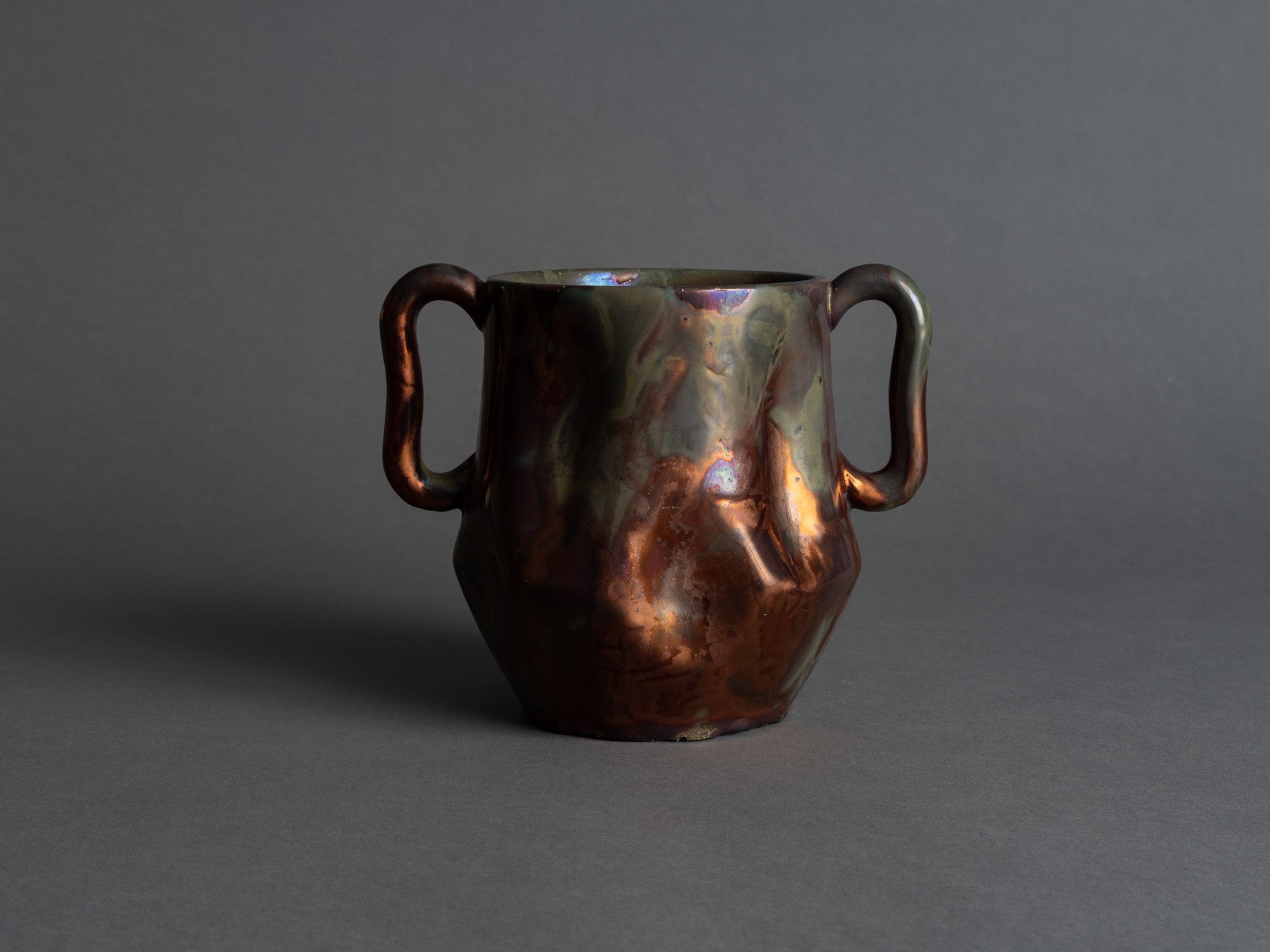 Vase biomorphique Art Nouveau Clément Massier, France (vers 1895)..Biomorphic Art Nouveau Japonist luster ceramic vase Clément Massier, France (circa 1895)