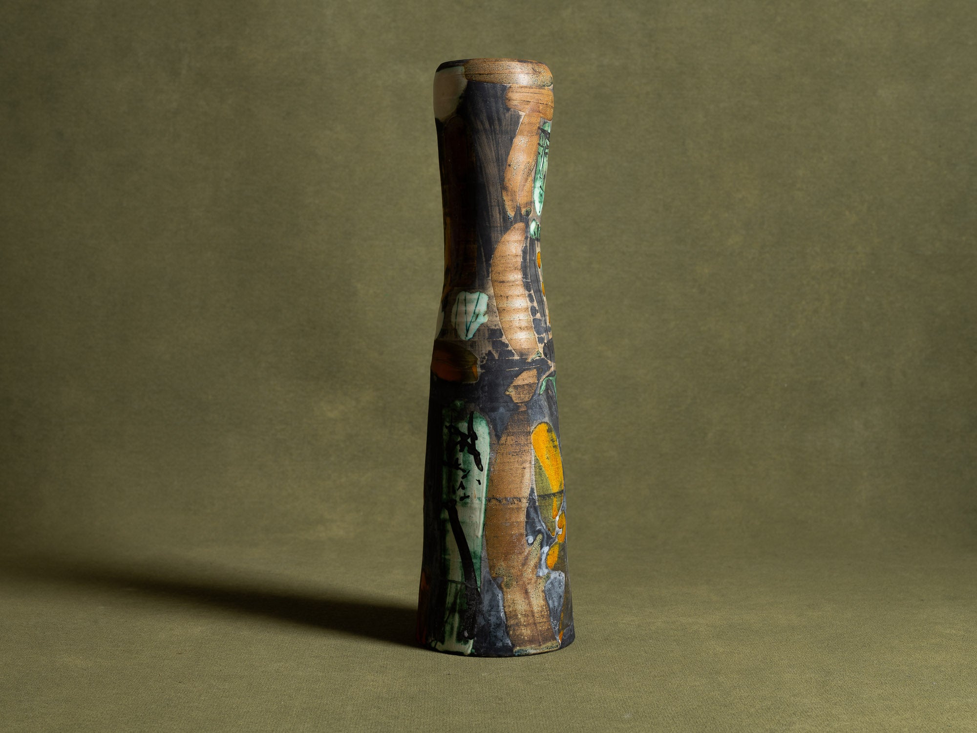 Important vase de Gilbert Portanier à Vallauris, France (vers 1975)..Oustanding muticouloured Vallauris vase by Gilbert Portanier, France (circa 1975)