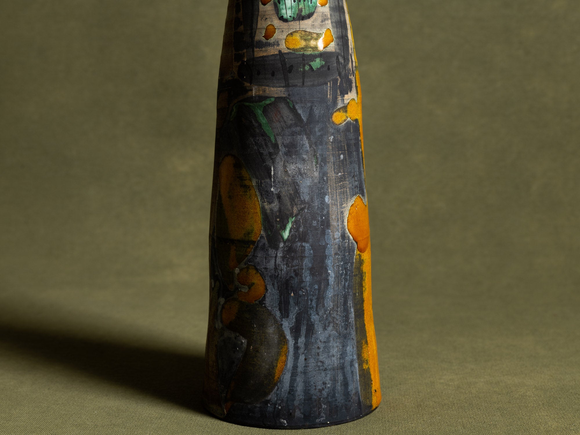 Important vase de Gilbert Portanier à Vallauris, France (vers 1975)..Oustanding muticouloured Vallauris vase by Gilbert Portanier, France (circa 1975)