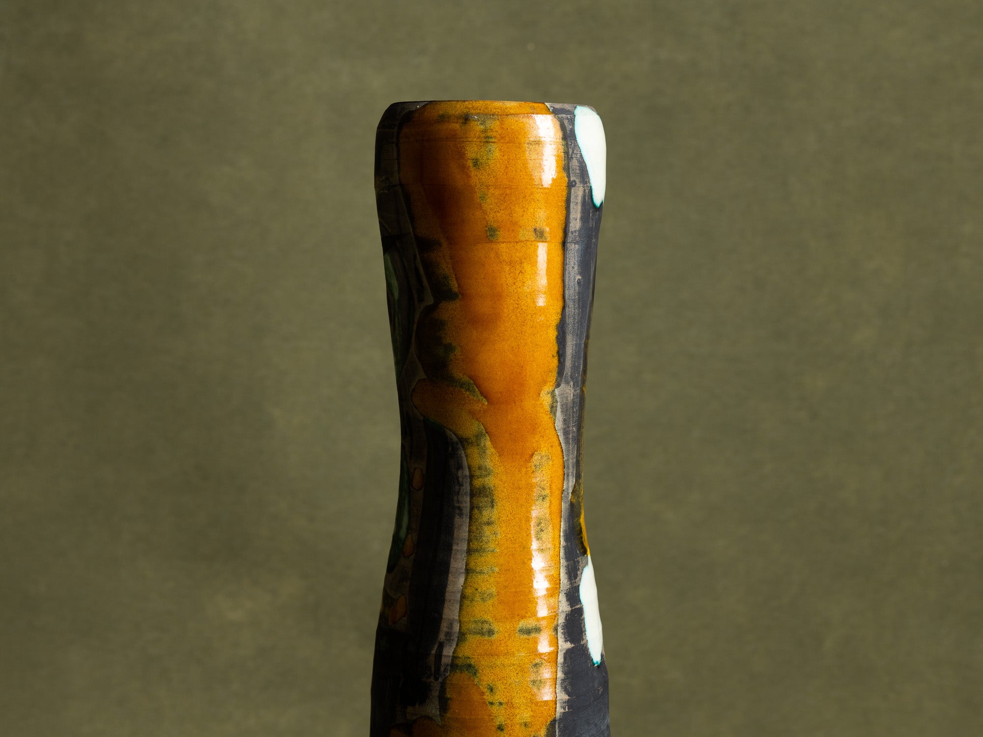 Important vase de Gilbert Portanier à Vallauris, France (vers 1975)..Oustanding muticouloured Vallauris vase by Gilbert Portanier, France (circa 1975)