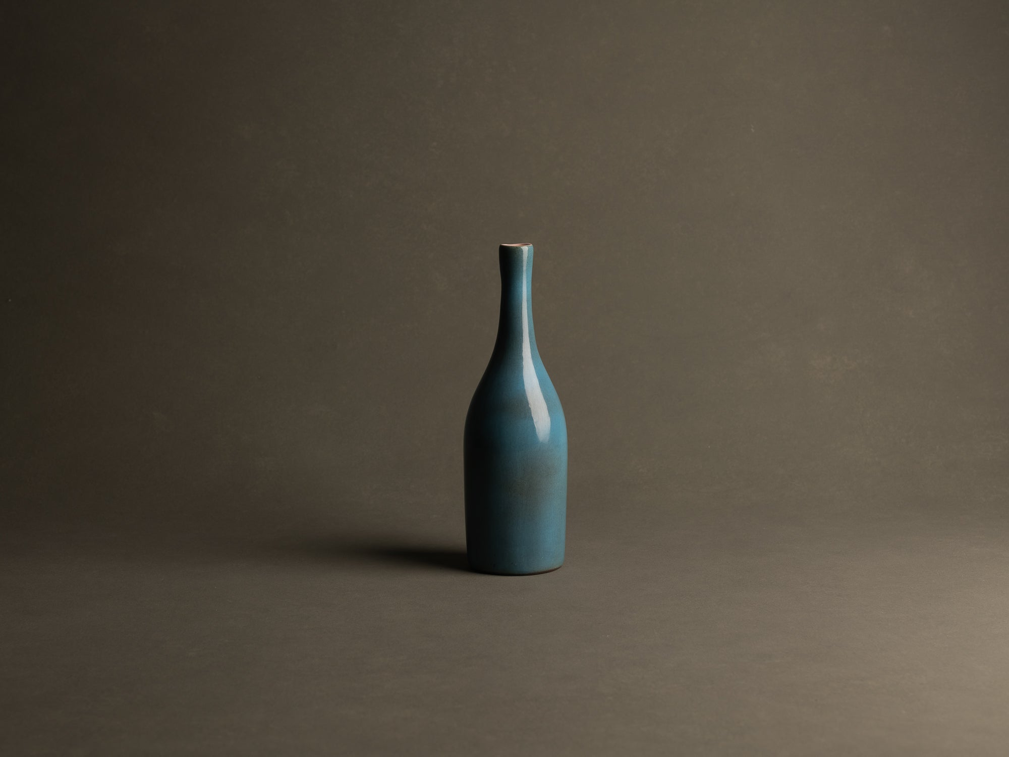 Vase bouteille de Jean Chatoney, France (vers 1960)..Vase by Jean Chatoney, France (circa 1960)