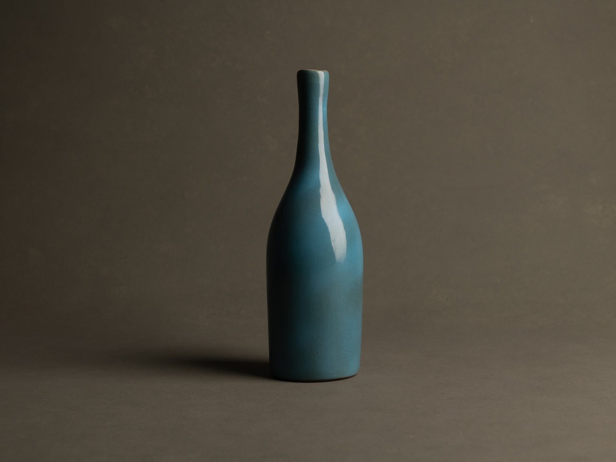 Vase bouteille de Jean Chatoney, France (vers 1960)..Vase by Jean Chatoney, France (circa 1960)
