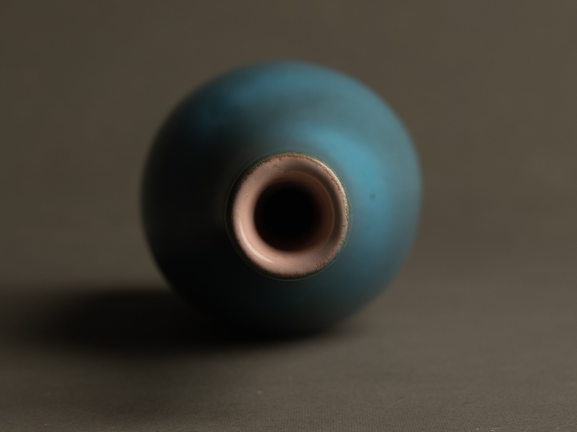 Vase bouteille de Jean Chatoney, France (vers 1960)..Vase by Jean Chatoney, France (circa 1960)