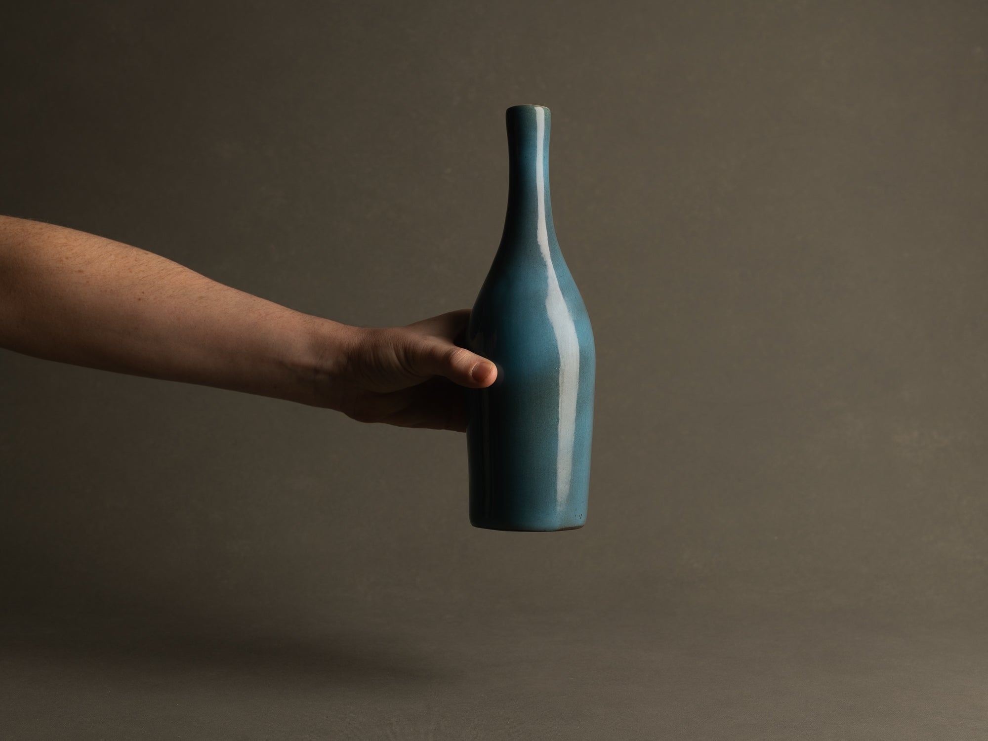 Vase bouteille de Jean Chatoney, France (vers 1960)..Vase by Jean Chatoney, France (circa 1960)