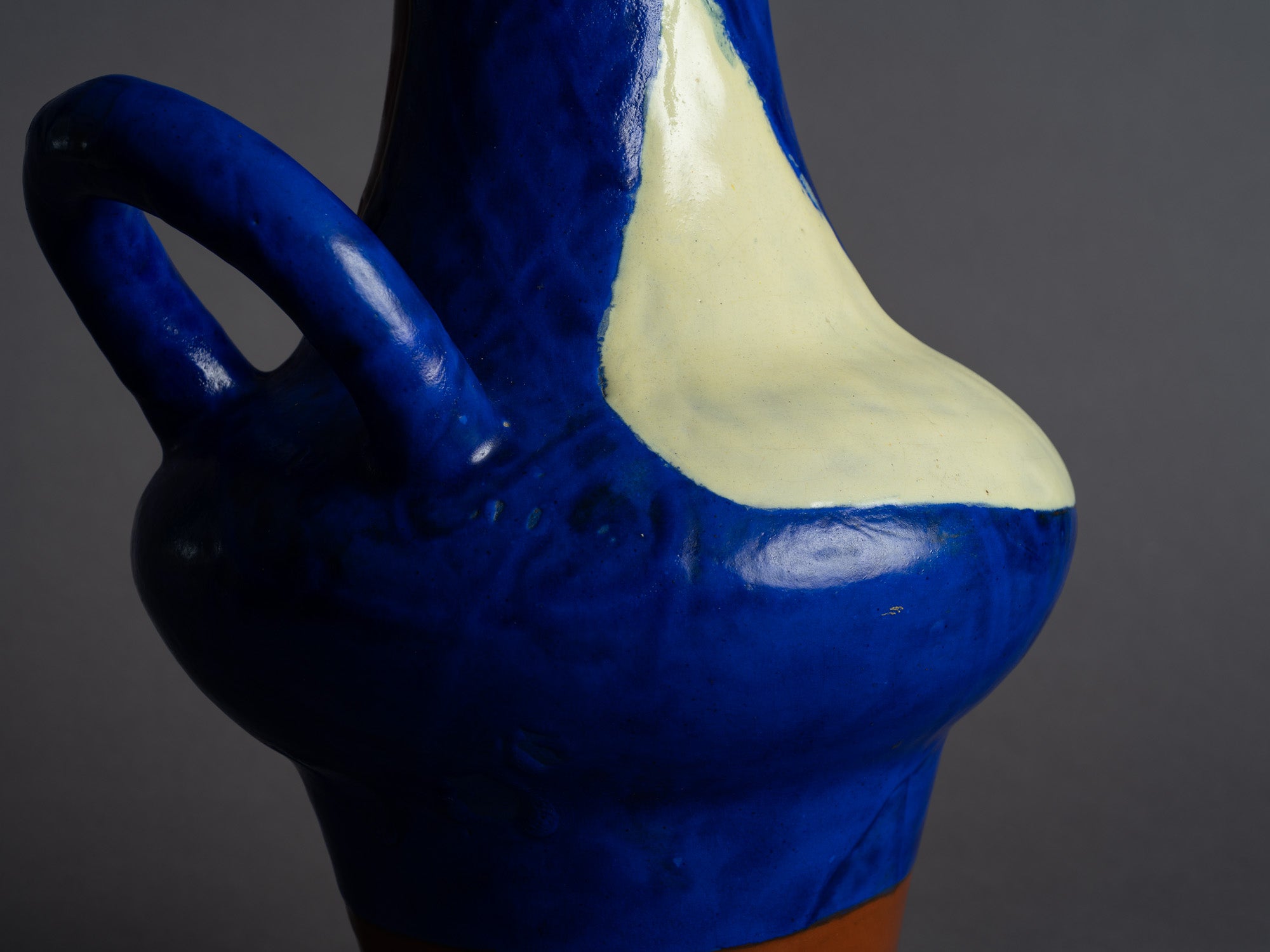 Rare vase ansé de Jean Mégard (Groupe Espace), France (1952)..Huge freeform vase by Jean Mégard (Groupe Espace), Biot, France (1952)